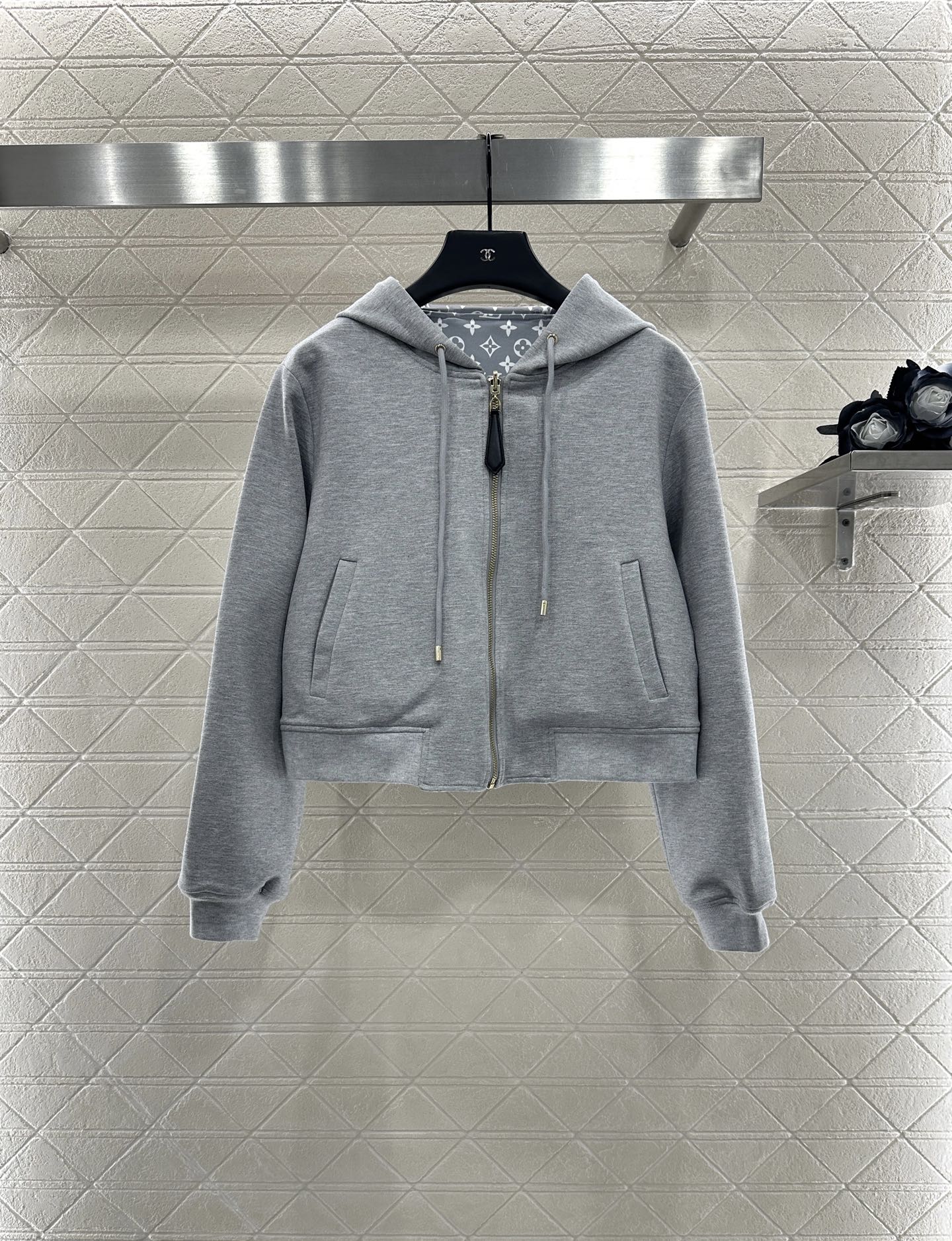 ♥Louis vuitto*♥2025新品上架 两面穿连帽外套长裤套装定制YB进口材质 质感光泽 舒适垂