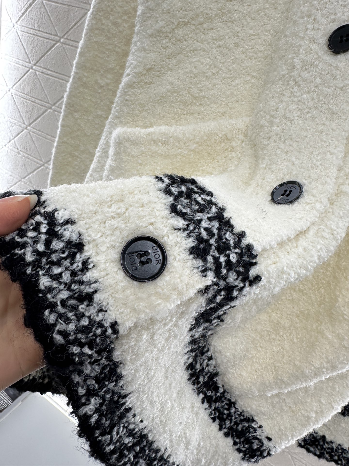 ♥Dio*♥2025新品上架 条纹针织开衫定制YB进口纱线织造 柔软舒适 洋气显瘦 翻领毛衣开衫剪裁 细