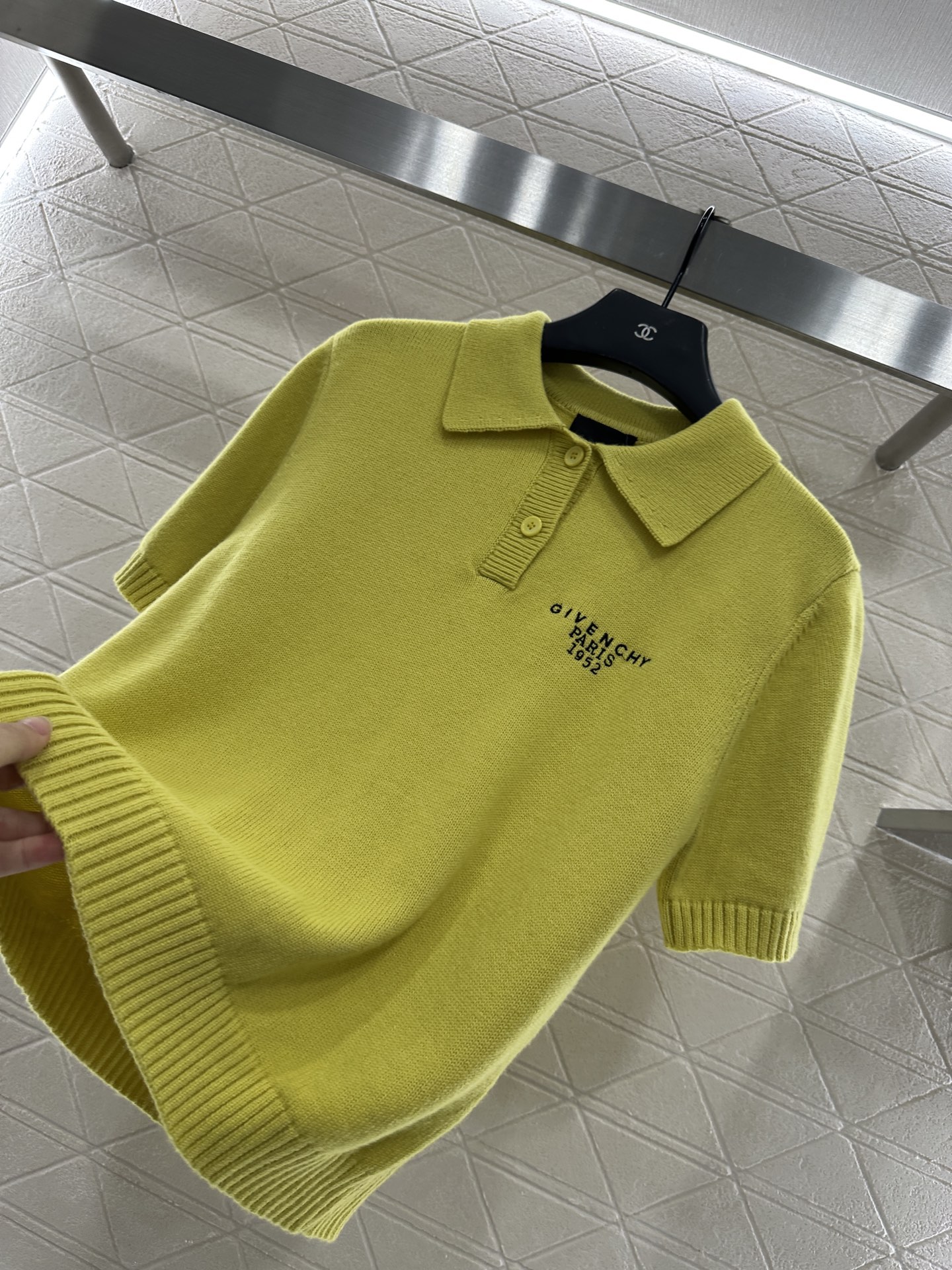 ♥Givench*♥2025新品上架 半开襟翻领针织上衣定制YB羊绒纱线织造 质感高级 舒适柔软 翻领正