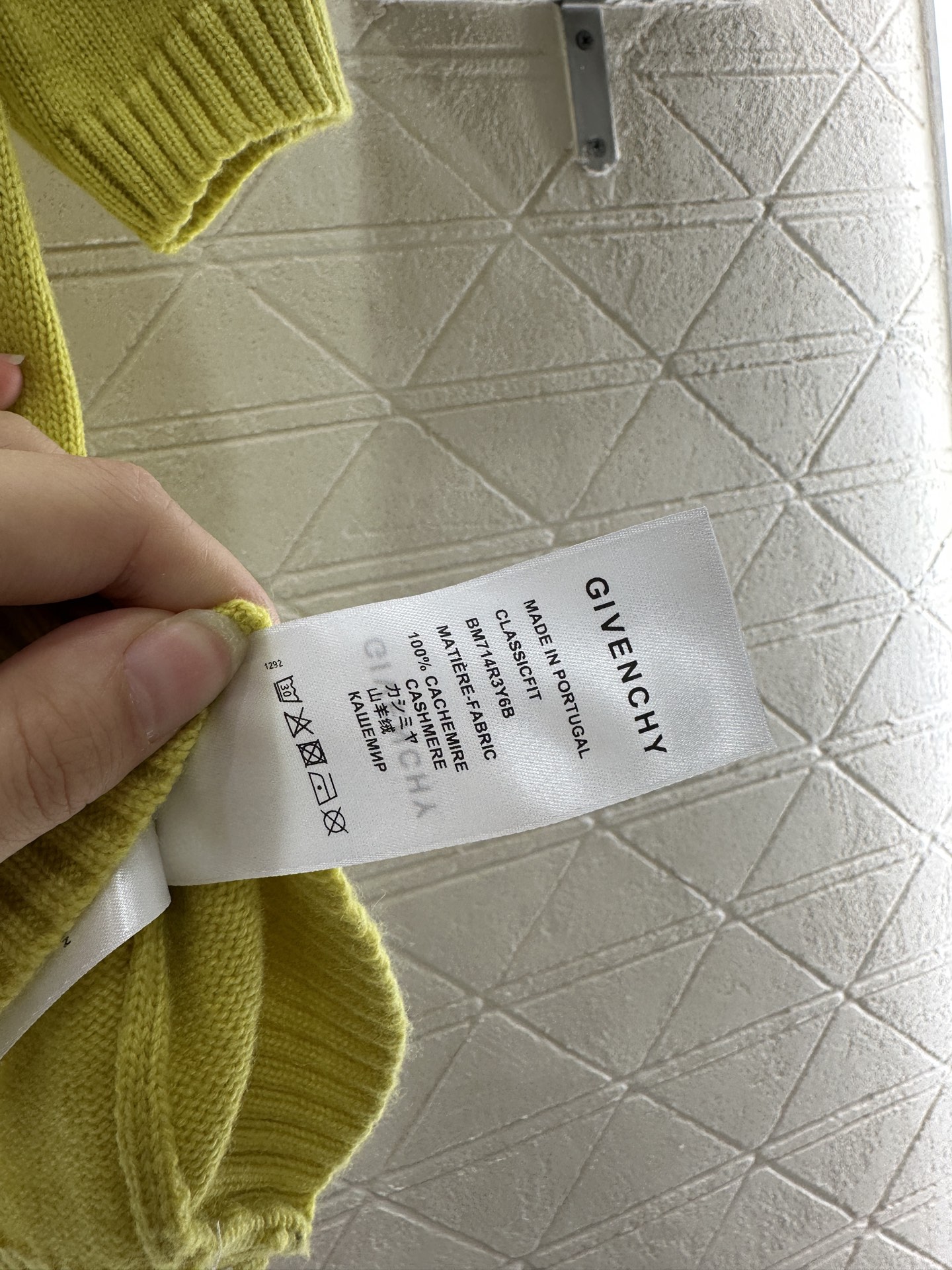 ♥Givench*♥2025新品上架 半开襟翻领针织上衣定制YB羊绒纱线织造 质感高级 舒适柔软 翻领正