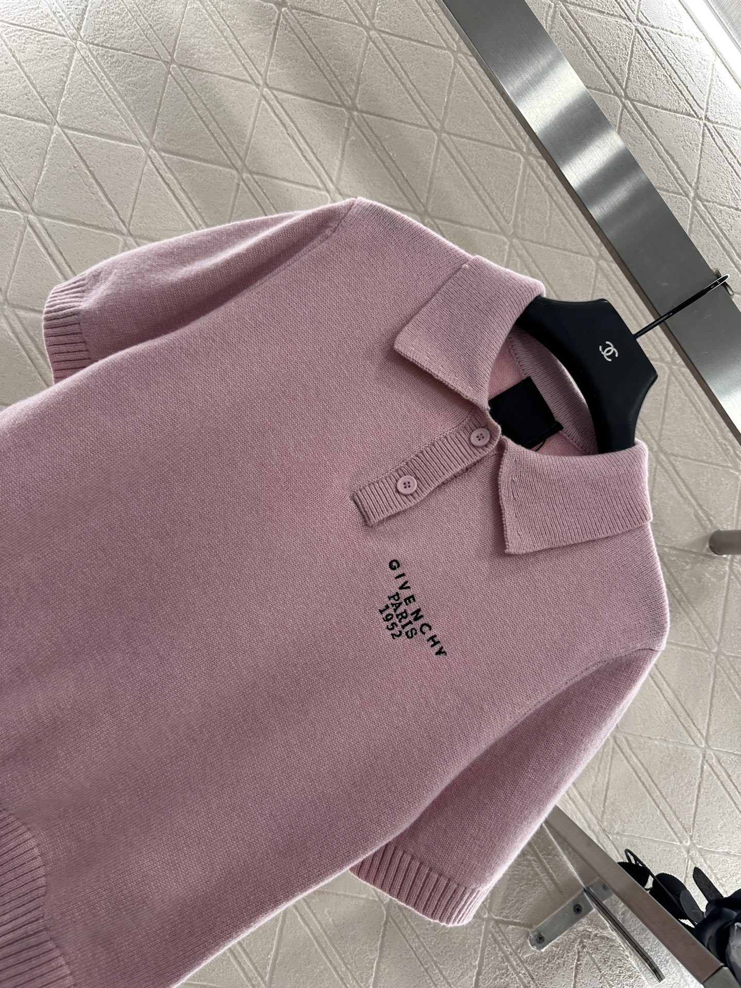 ♥Givench*♥2025新品上架 半开襟翻领针织上衣定制YB羊绒纱线织造 质感高级 舒适柔软 翻领正