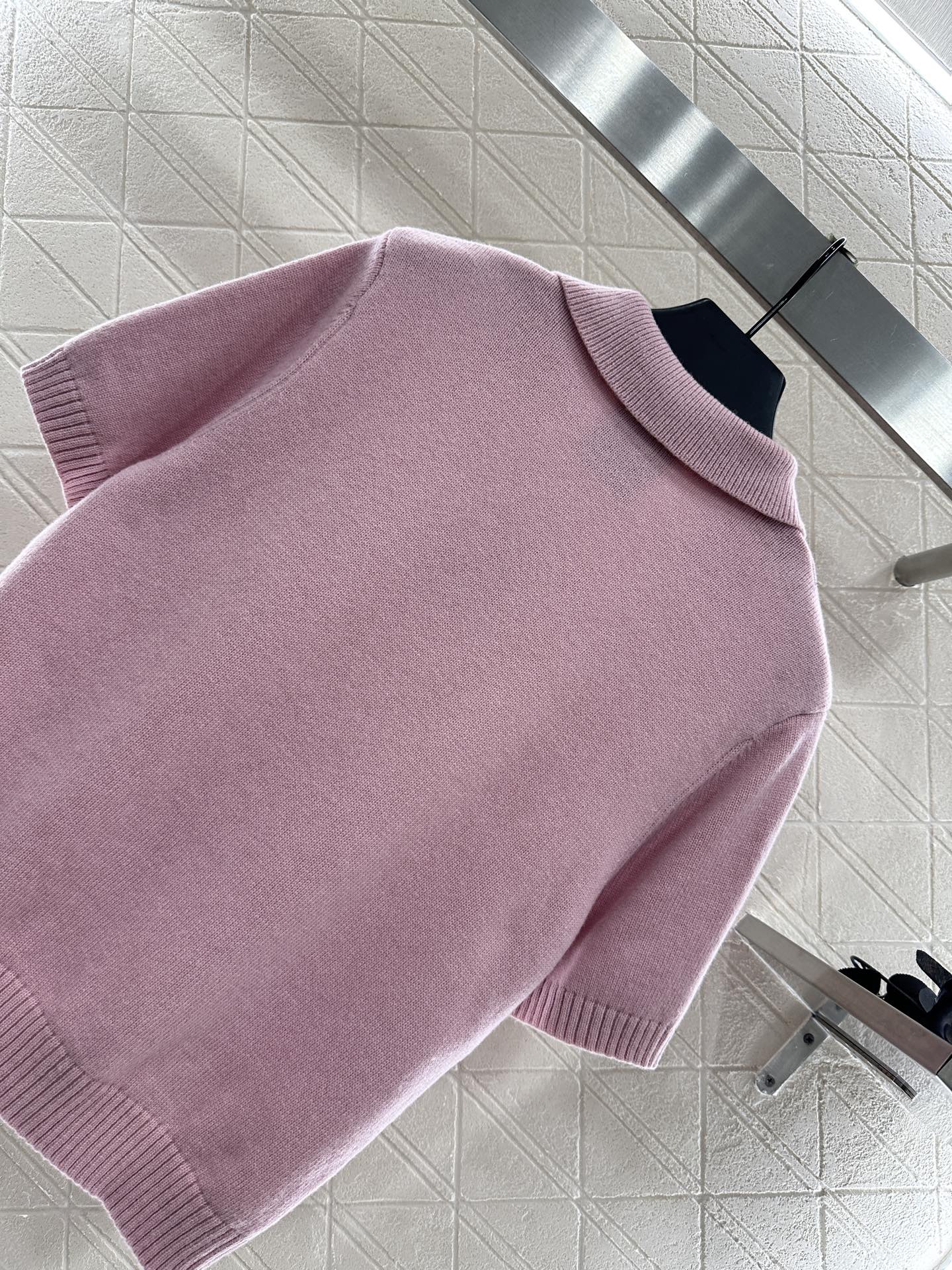 ♥Givench*♥2025新品上架 半开襟翻领针织上衣定制YB羊绒纱线织造 质感高级 舒适柔软 翻领正