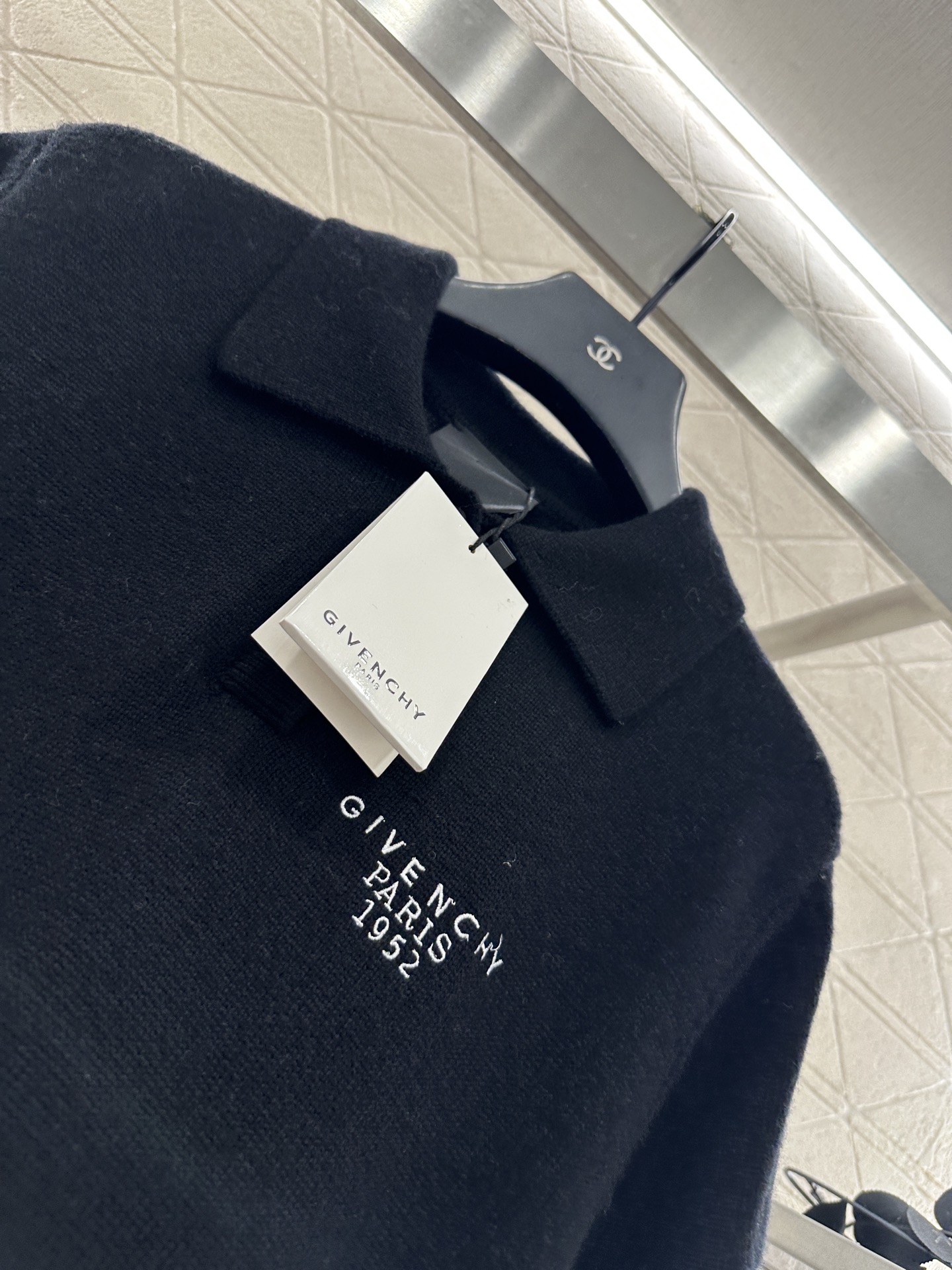 ♥Givench*♥2025新品上架 半开襟翻领针织上衣定制YB羊绒纱线织造 质感高级 舒适柔软 翻领正