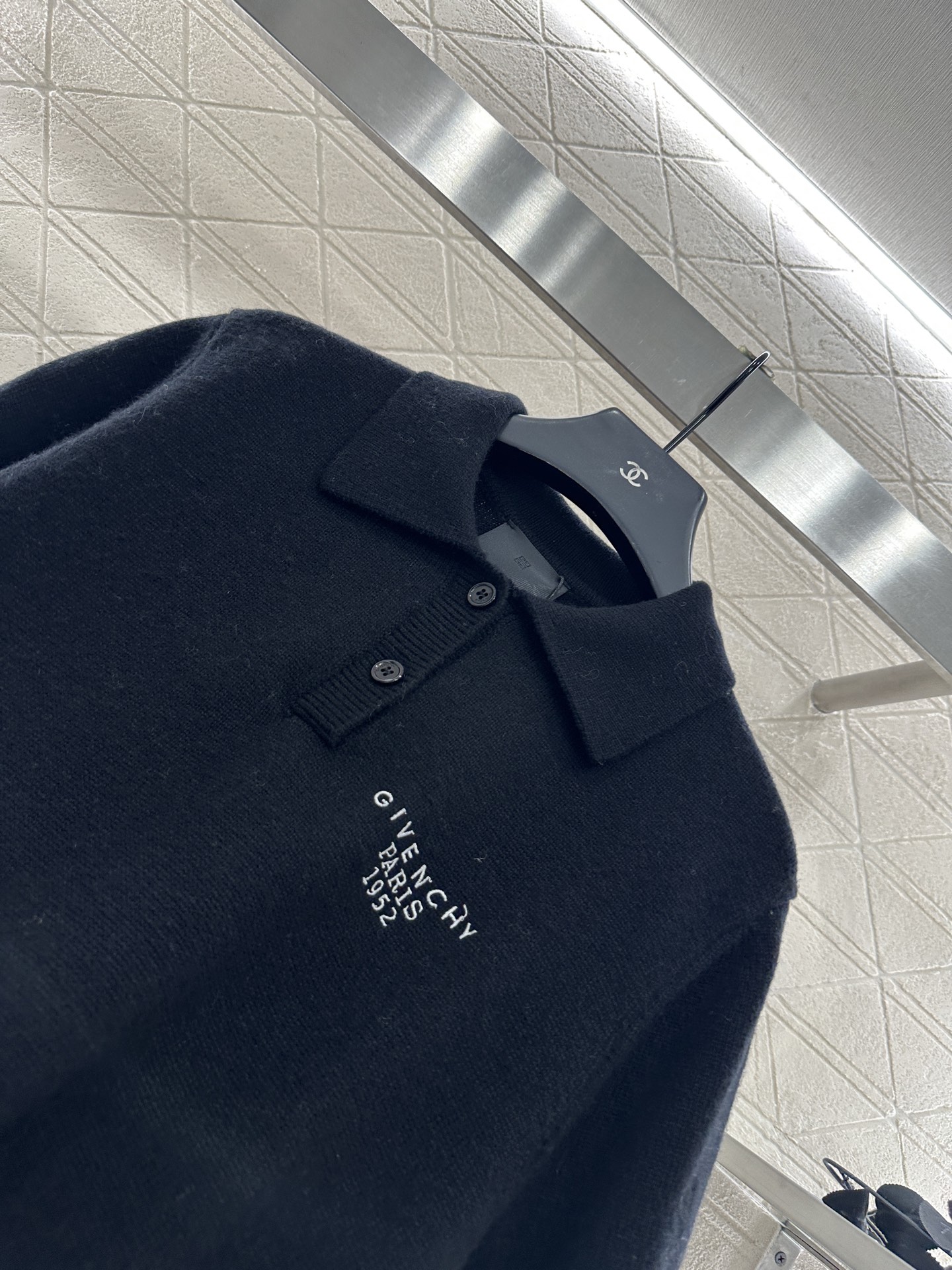 ♥Givench*♥2025新品上架 半开襟翻领针织上衣定制YB羊绒纱线织造 质感高级 舒适柔软 翻领正