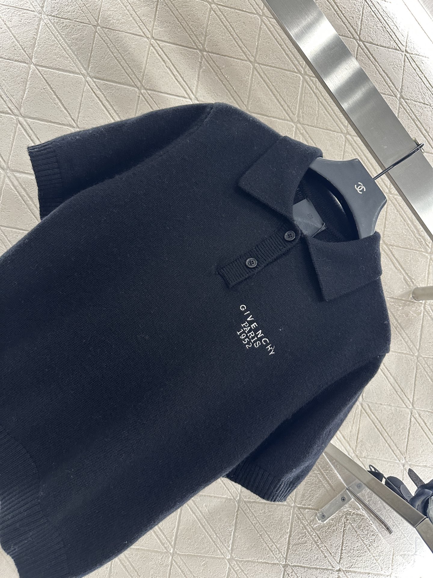 ♥Givench*♥2025新品上架 半开襟翻领针织上衣定制YB羊绒纱线织造 质感高级 舒适柔软 翻领正