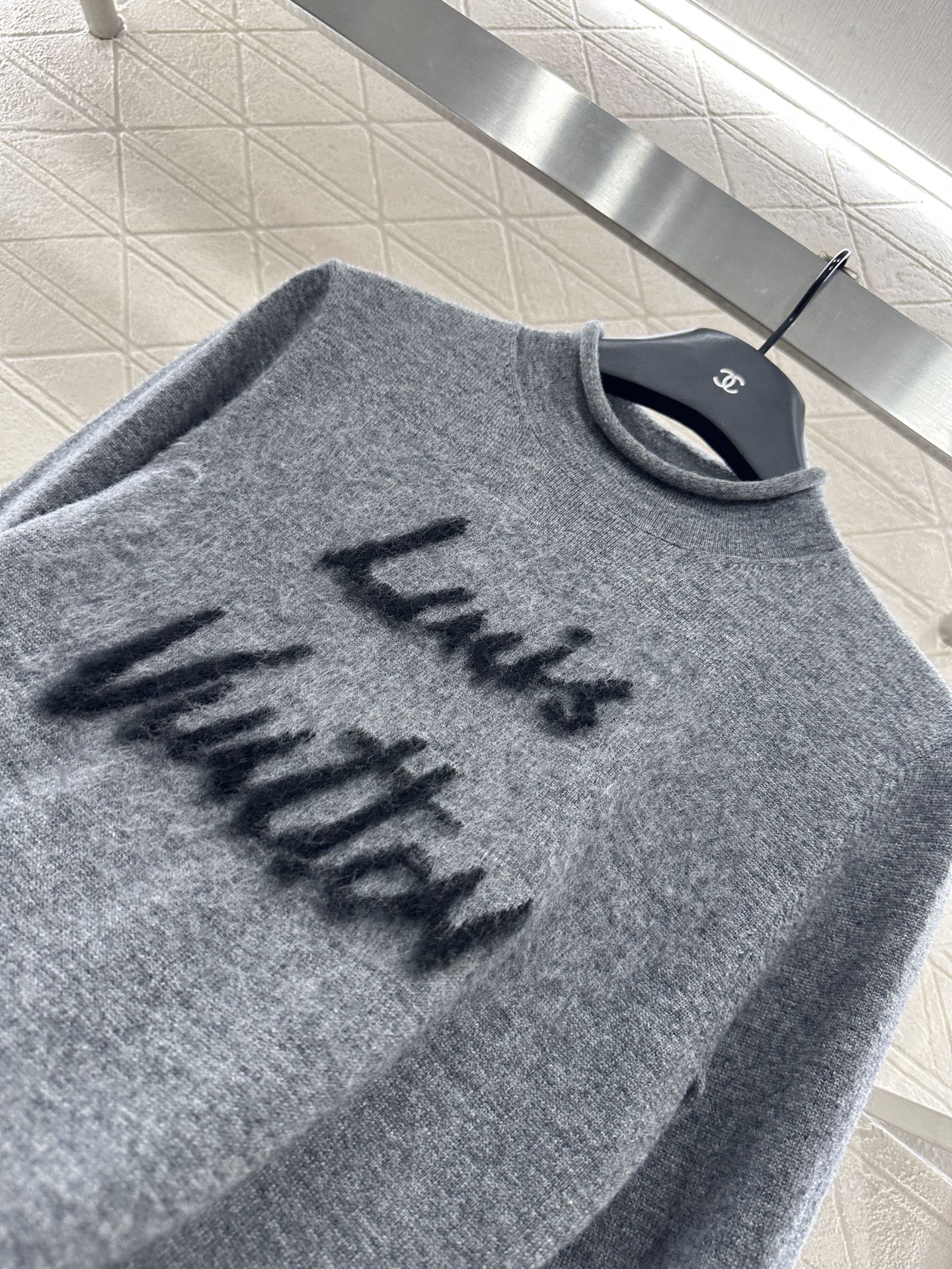 ♥Louis Vuitto*♥2025新品上架 字母针织长袖上衣定制YB羊绒羊毛纱线织造 质感高级 舒适