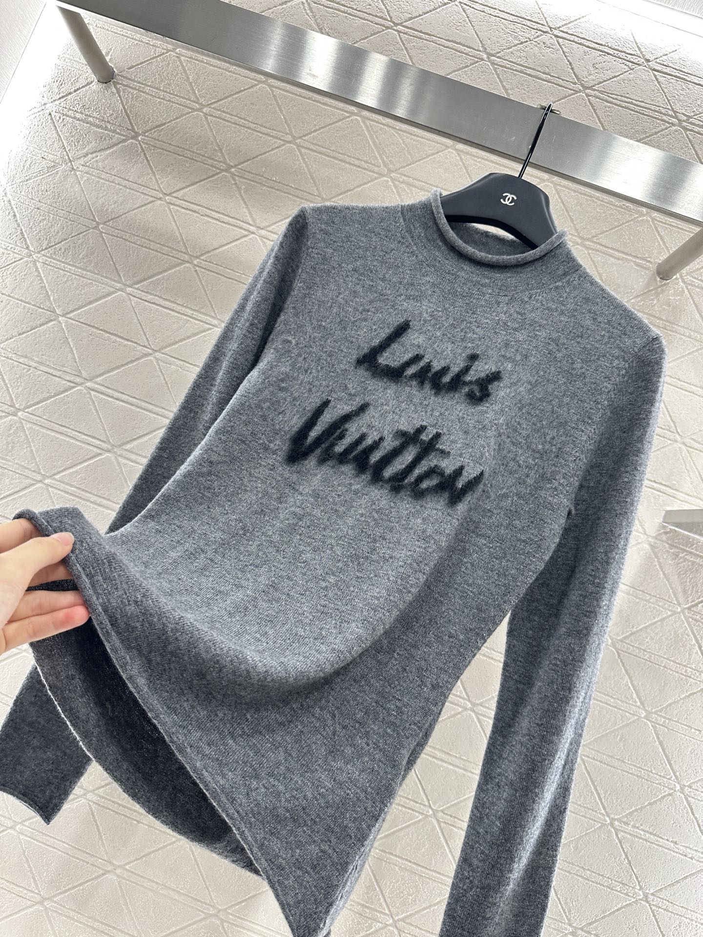 ♥Louis Vuitto*♥2025新品上架 字母针织长袖上衣定制YB羊绒羊毛纱线织造 质感高级 舒适