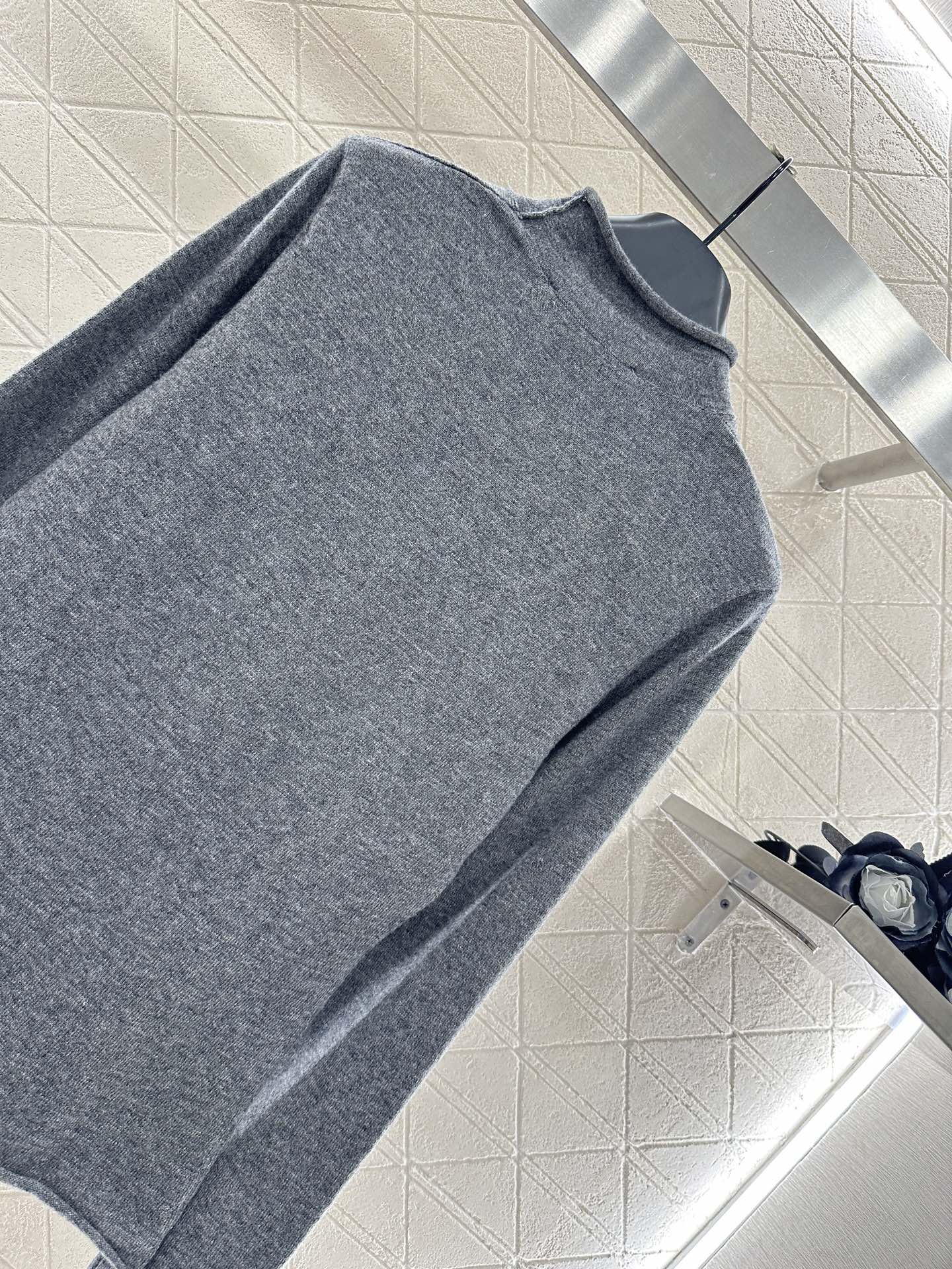 ♥Louis Vuitto*♥2025新品上架 字母针织长袖上衣定制YB羊绒羊毛纱线织造 质感高级 舒适