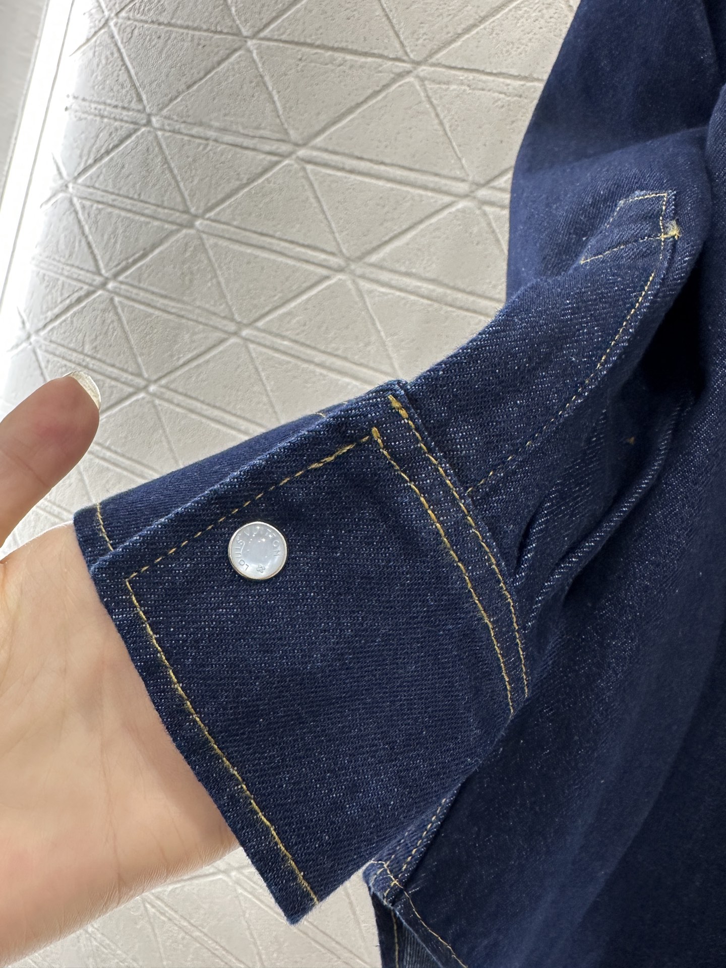 ♥louis Vuitto*♥2025新品上架 翻领烫钻牛仔衬衫长裤套装定制YB斜纹棉牛仔材质 多重水洗