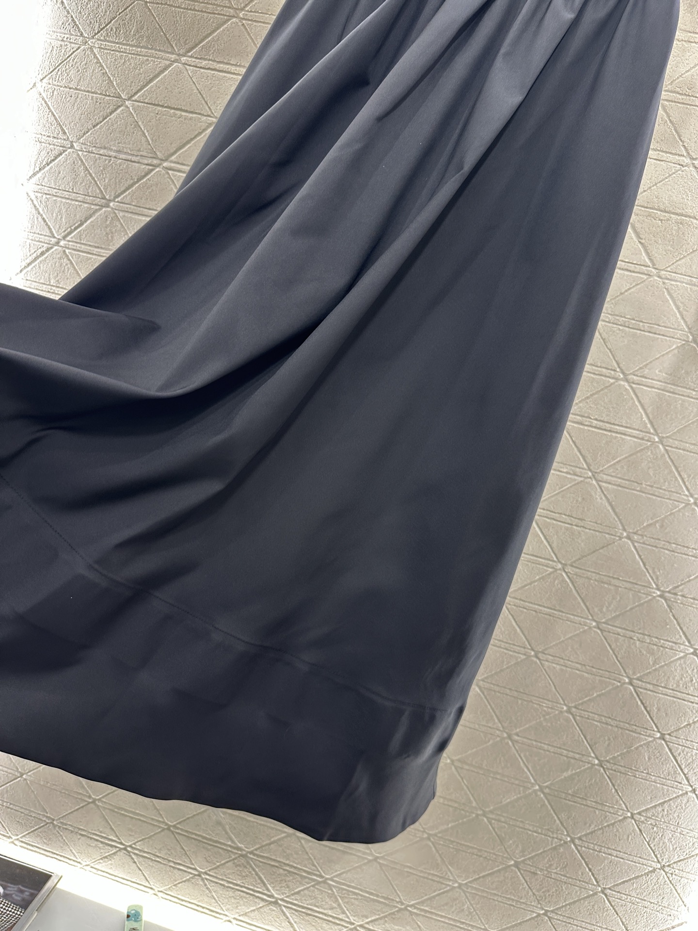 ♥Dio*♥2025新品上架 高腰伞状中长半裙定制YB进口材质 质感光泽 品相上乘 常青伞状中长款半裙裁