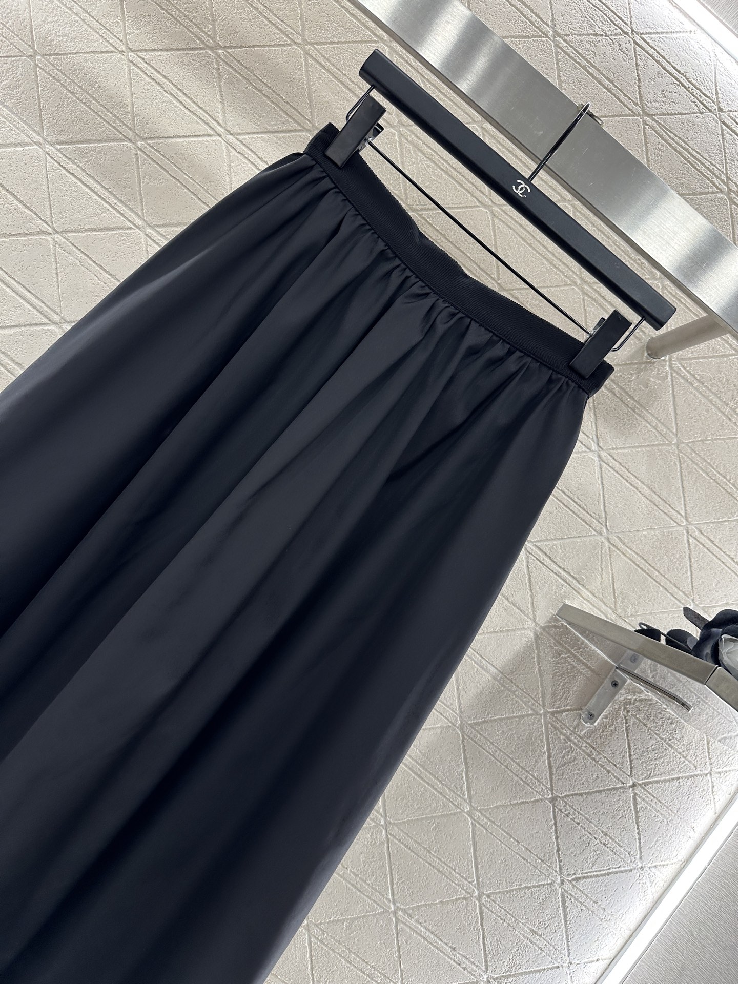 ♥Dio*♥2025新品上架 高腰伞状中长半裙定制YB进口材质 质感光泽 品相上乘 常青伞状中长款半裙裁