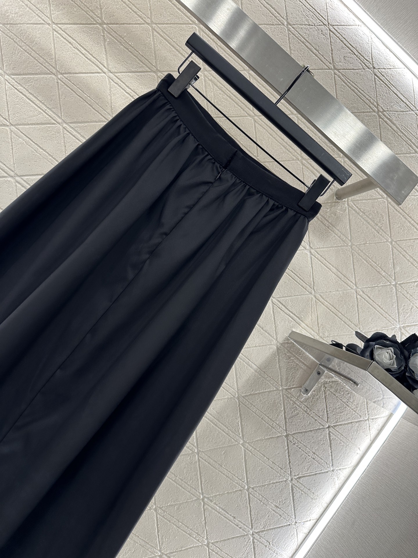 ♥Dio*♥2025新品上架 高腰伞状中长半裙定制YB进口材质 质感光泽 品相上乘 常青伞状中长款半裙裁