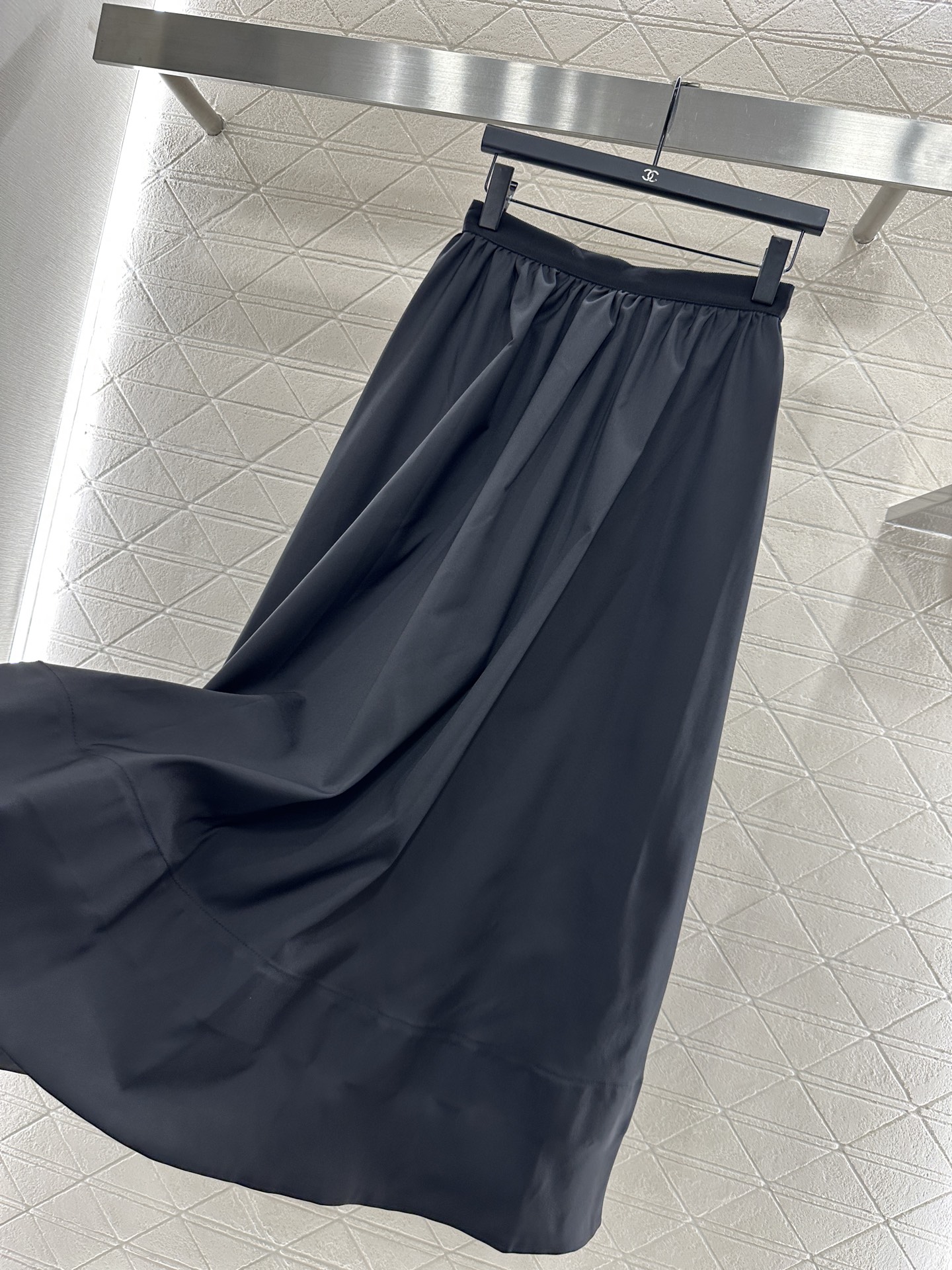 ♥Dio*♥2025新品上架 高腰伞状中长半裙定制YB进口材质 质感光泽 品相上乘 常青伞状中长款半裙裁