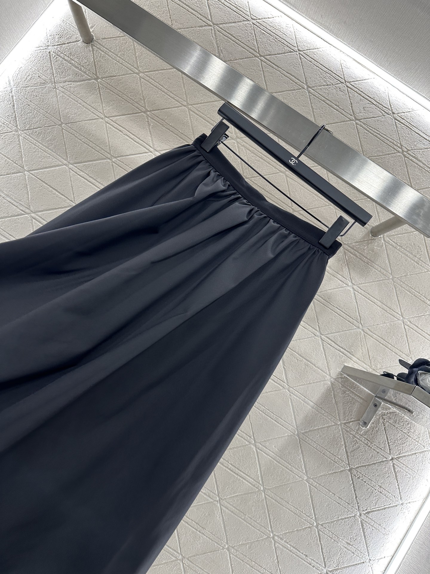 ♥Dio*♥2025新品上架 高腰伞状中长半裙定制YB进口材质 质感光泽 品相上乘 常青伞状中长款半裙裁