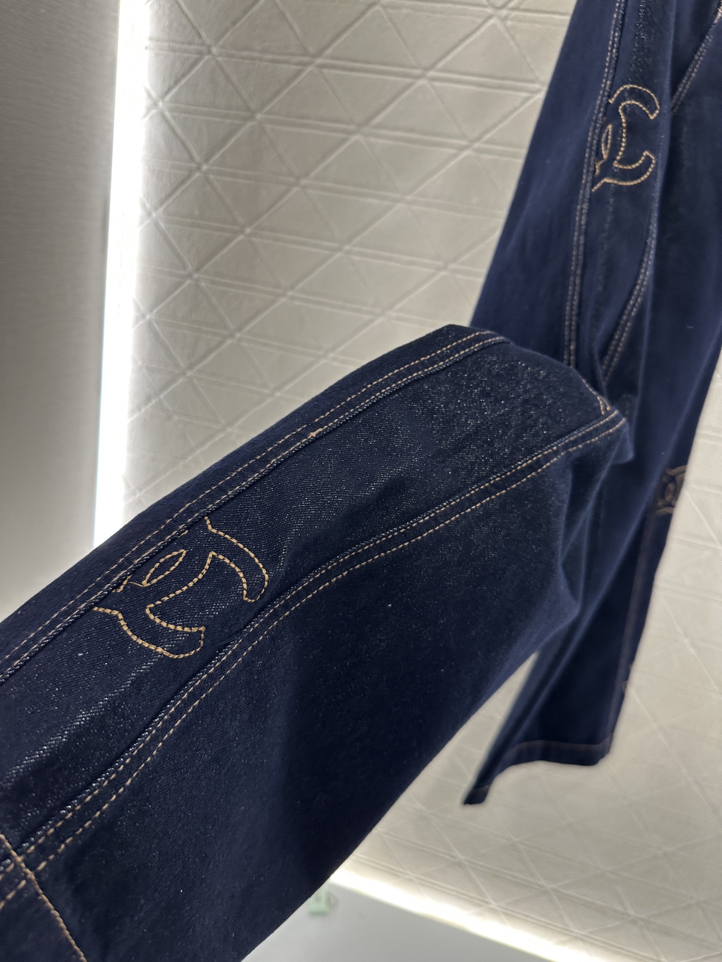 ♥Chane*♥2025新品上架 刺绣字母牛仔直筒长裤定制YB斜纹棉牛仔材质 质感挺括 穿搭有型 阔腿直