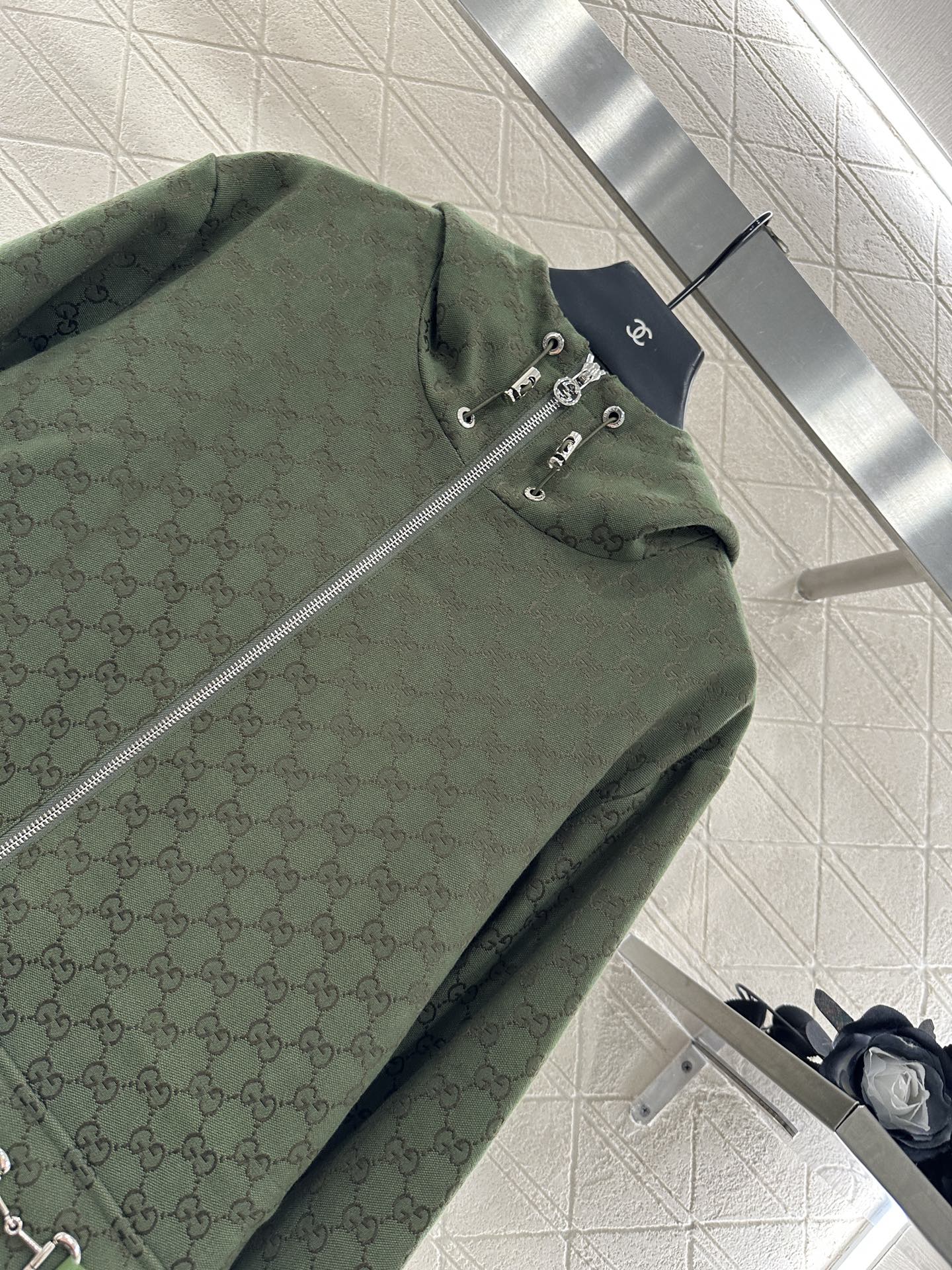 ♥Gucc*♥2025新品上架 翻领连帽抽绳提花外套定制YB进口提花材质 挺括有型 质感高级 风衣夹克外