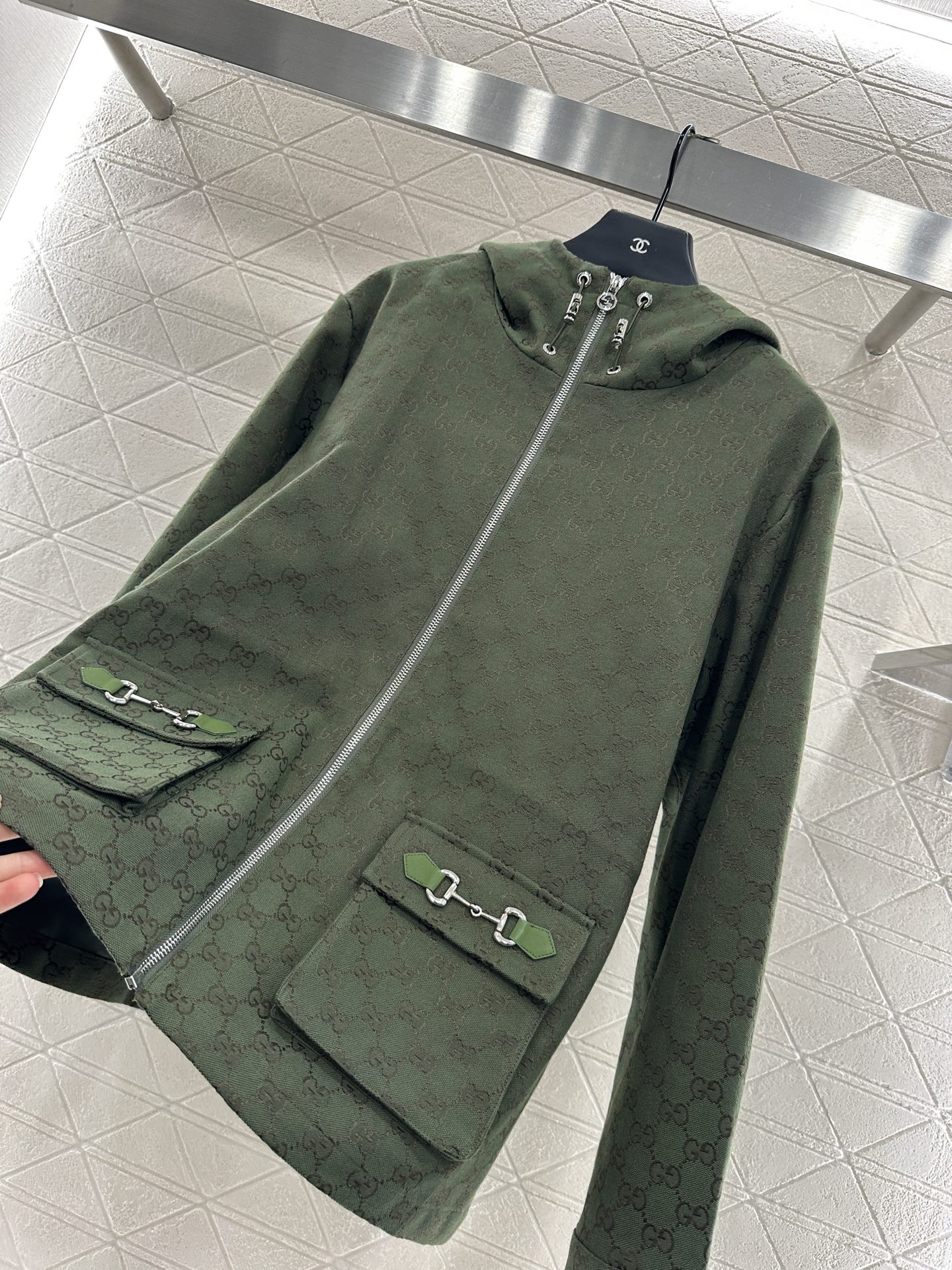 ♥Gucc*♥2025新品上架 翻领连帽抽绳提花外套定制YB进口提花材质 挺括有型 质感高级 风衣夹克外