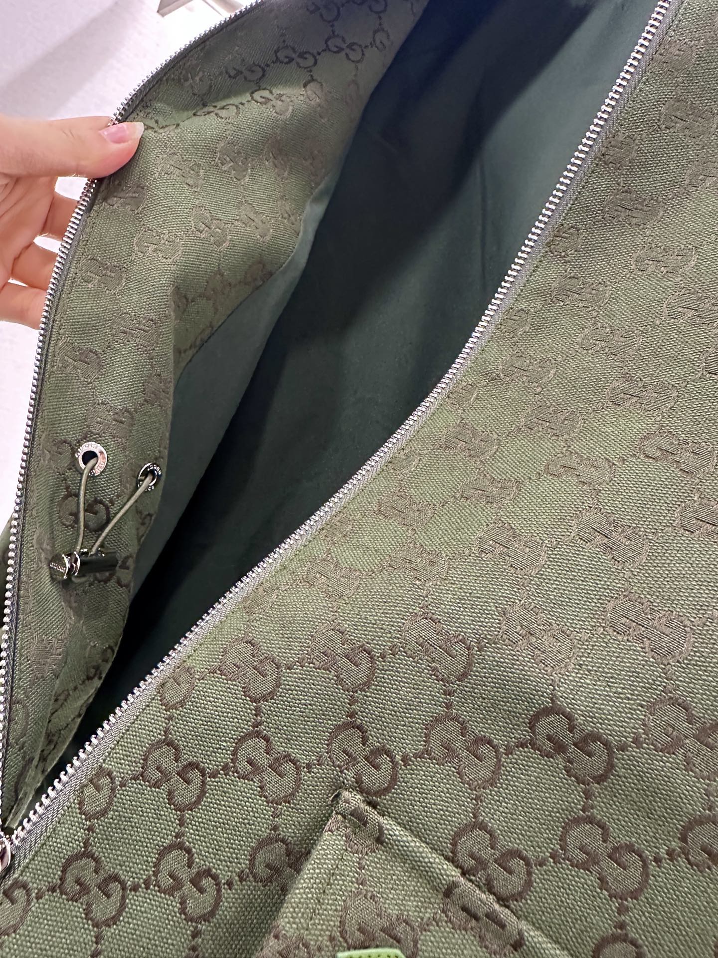 ♥Gucc*♥2025新品上架 翻领连帽抽绳提花外套定制YB进口提花材质 挺括有型 质感高级 风衣夹克外