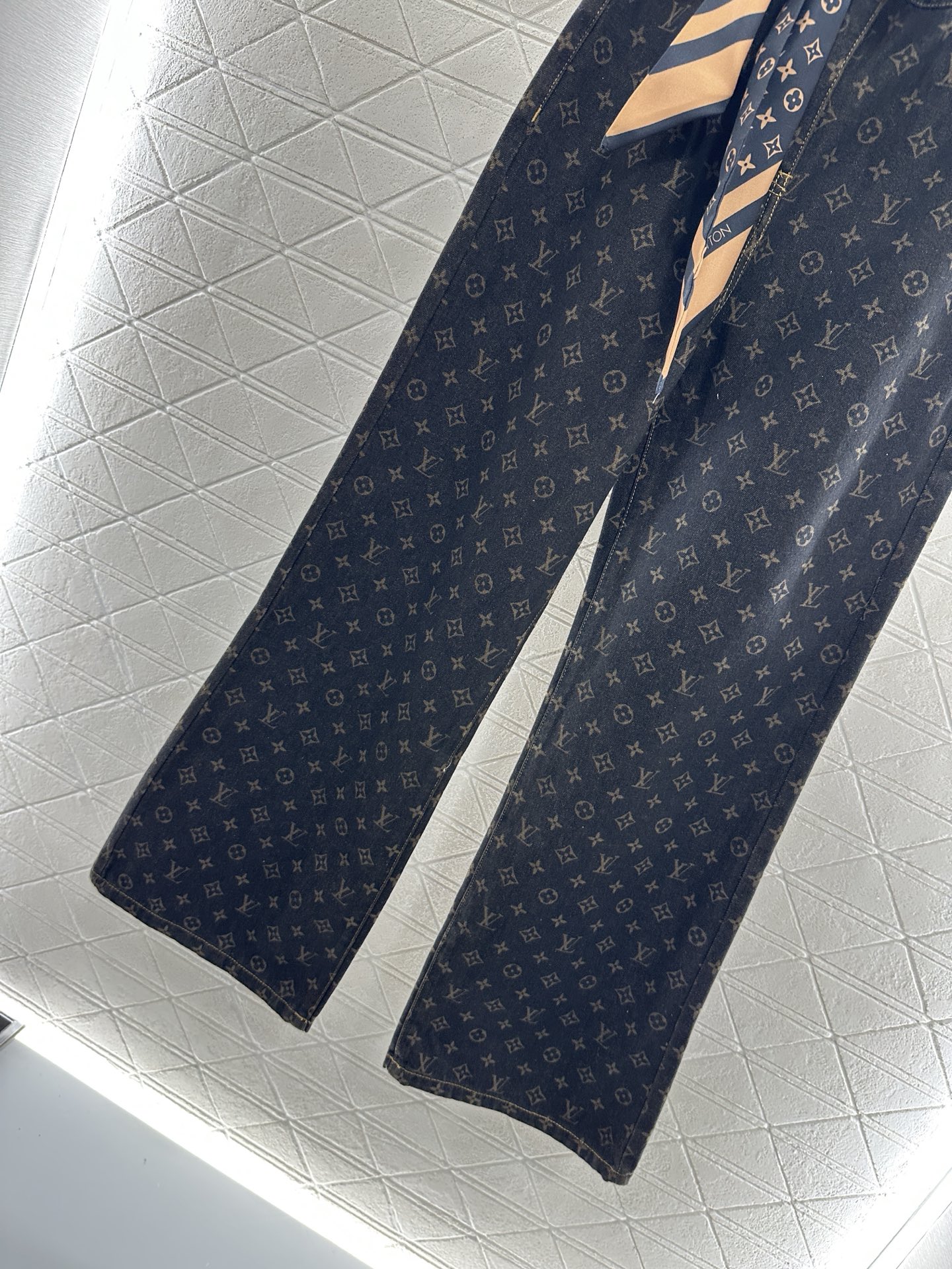 ♥louis vuitto*♥2025新品上架 提花牛仔外套丝巾长裤套装定制YB斜纹棉牛仔面料 透气性佳