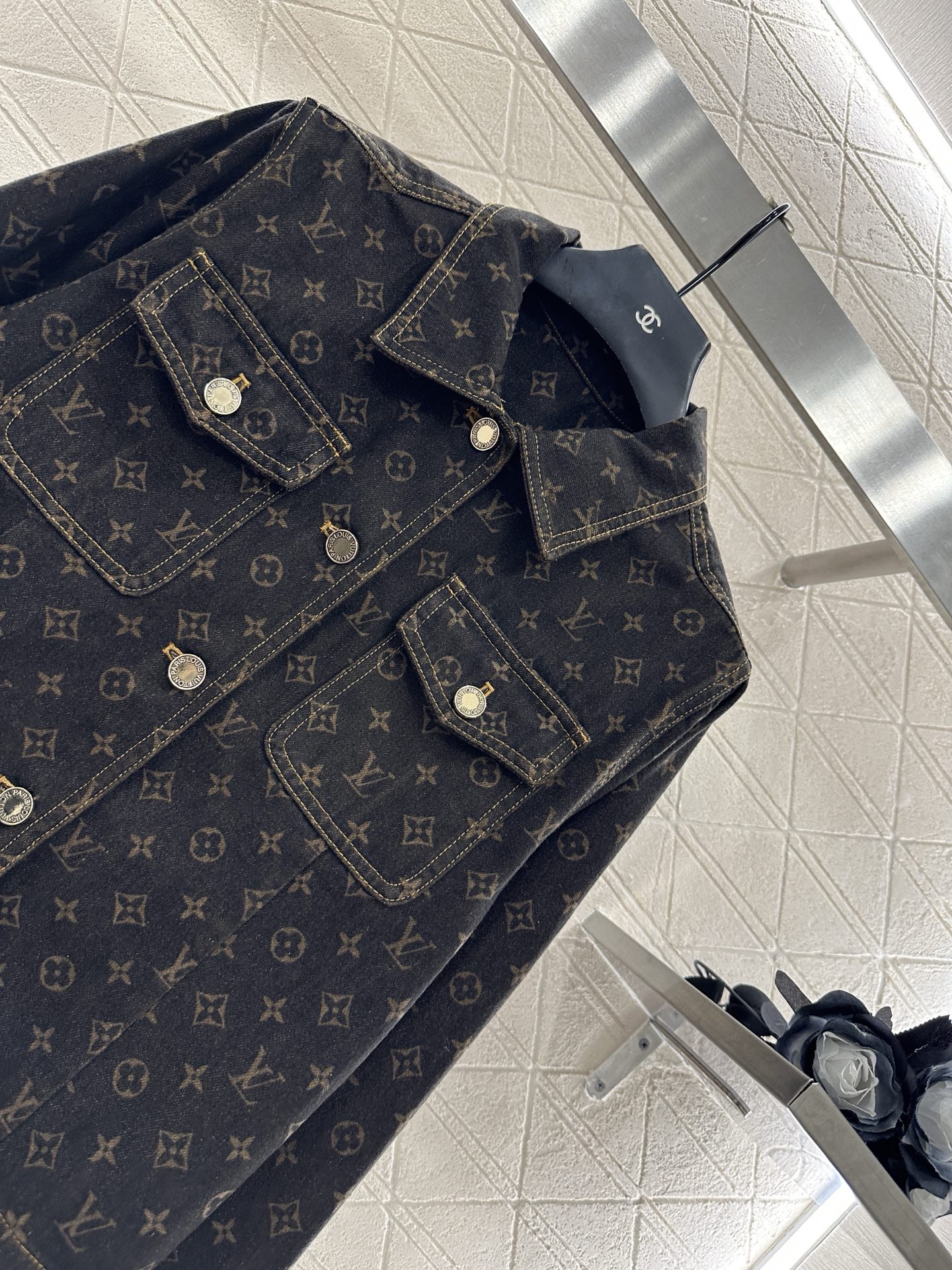 ♥louis vuitto*♥2025新品上架 提花牛仔外套丝巾长裤套装定制YB斜纹棉牛仔面料 透气性佳