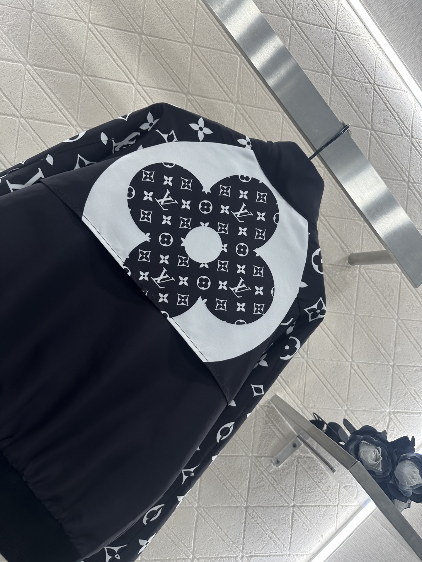 ♥Louis Vuitto*♥2025新品上架 拉链外套长裤套装定制YB进口尼龙材质 质感光泽 挺括有型