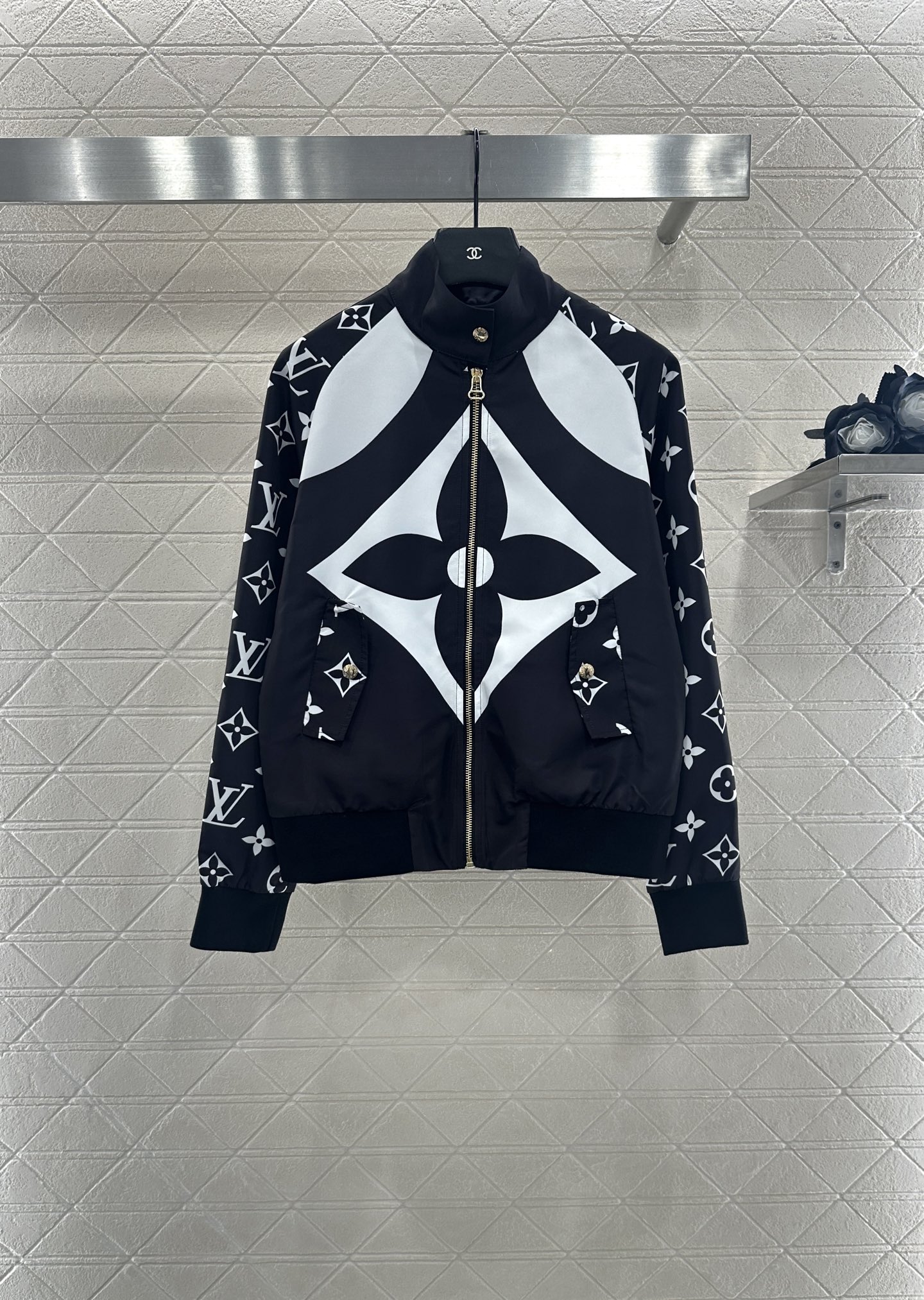 ♥Louis Vuitto*♥2025新品上架 拉链外套长裤套装定制YB进口尼龙材质 质感光泽 挺括有型