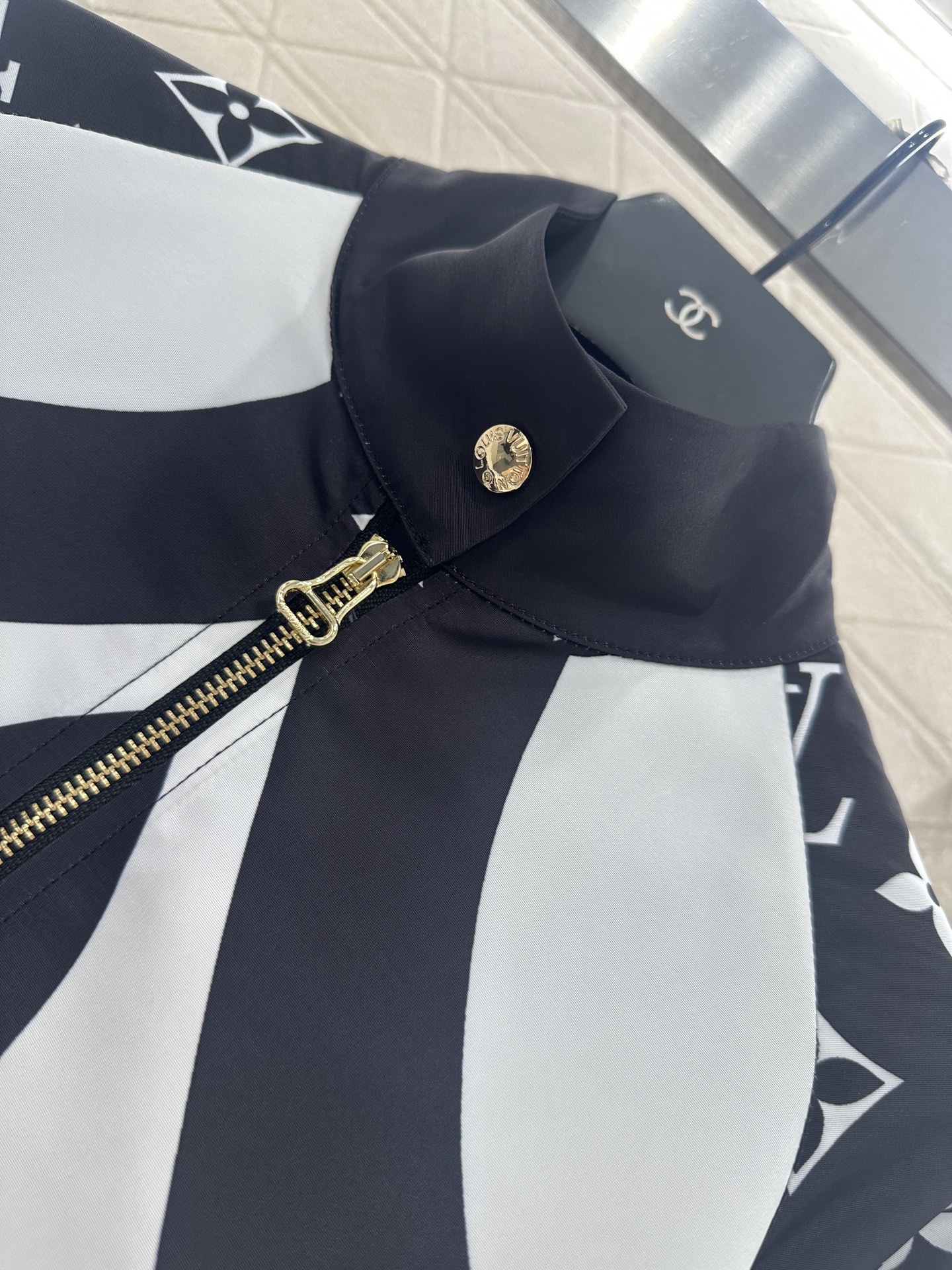 ♥Louis Vuitto*♥2025新品上架 拉链外套长裤套装定制YB进口尼龙材质 质感光泽 挺括有型