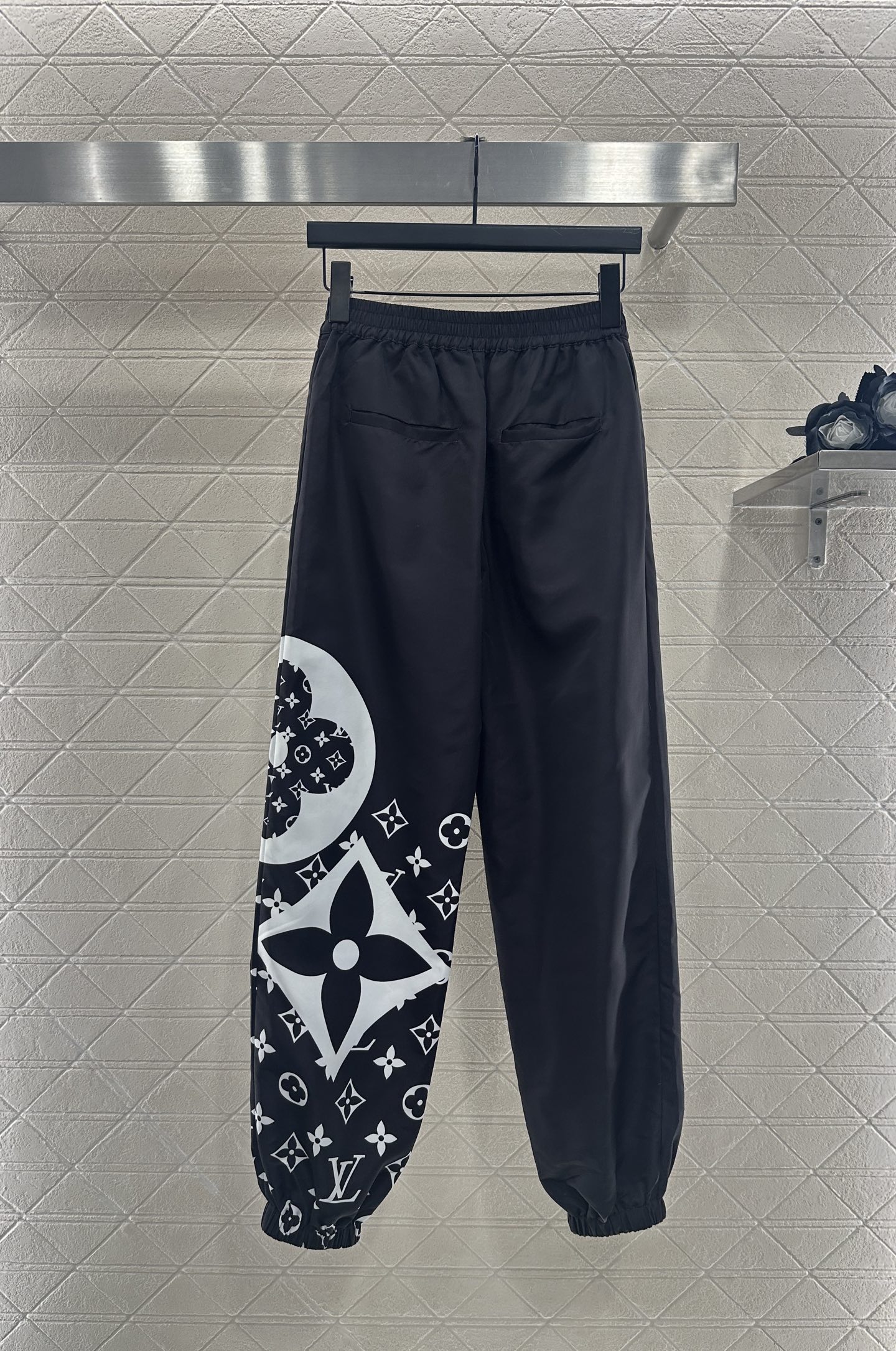 ♥Louis Vuitto*♥2025新品上架 拉链外套长裤套装定制YB进口尼龙材质 质感光泽 挺括有型