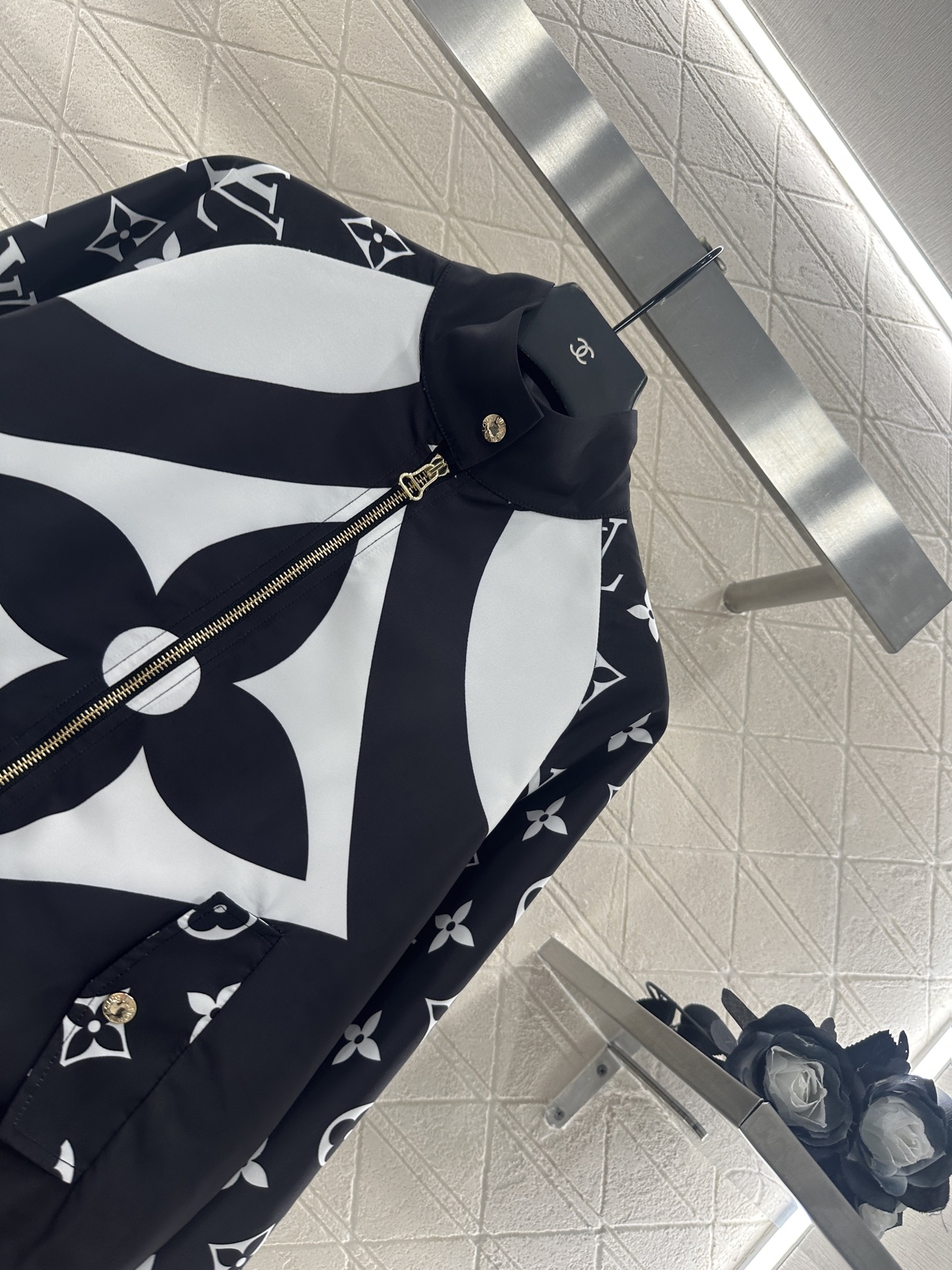 ♥Louis Vuitto*♥2025新品上架 拉链外套长裤套装定制YB进口尼龙材质 质感光泽 挺括有型