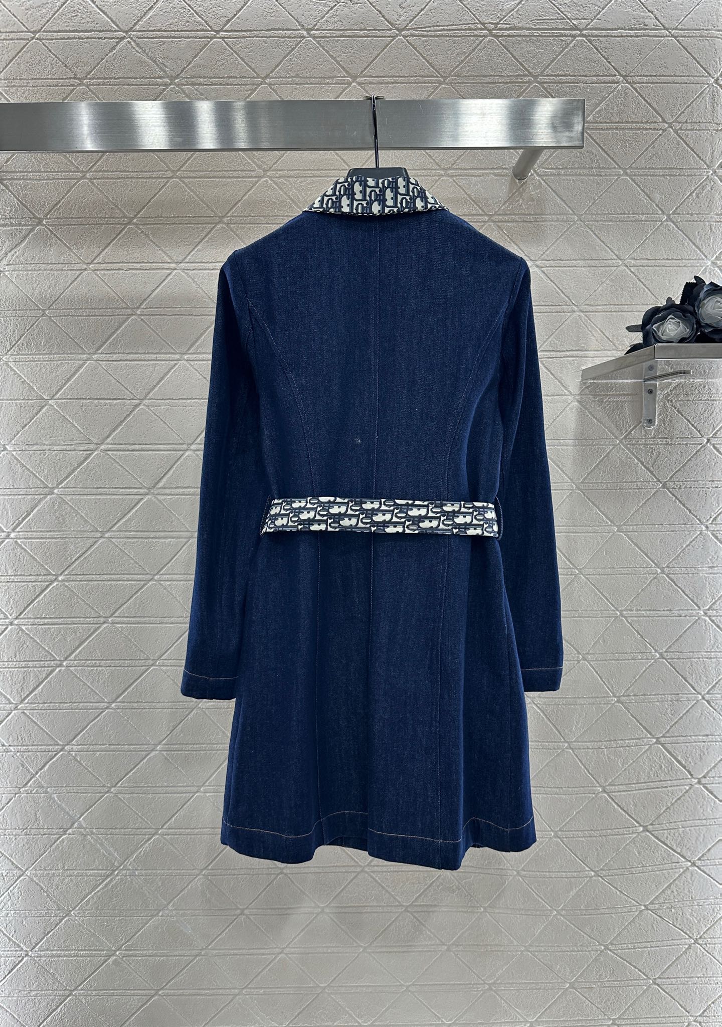 ♥Dio*♥2025新品上架 腰带牛仔风衣外套定制YB斜纹棉牛仔材质 水洗工艺处理 呈现复古蓝色 翻领中