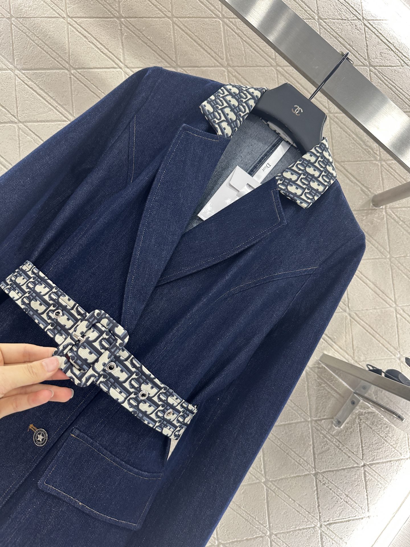 ♥Dio*♥2025新品上架 腰带牛仔风衣外套定制YB斜纹棉牛仔材质 水洗工艺处理 呈现复古蓝色 翻领中