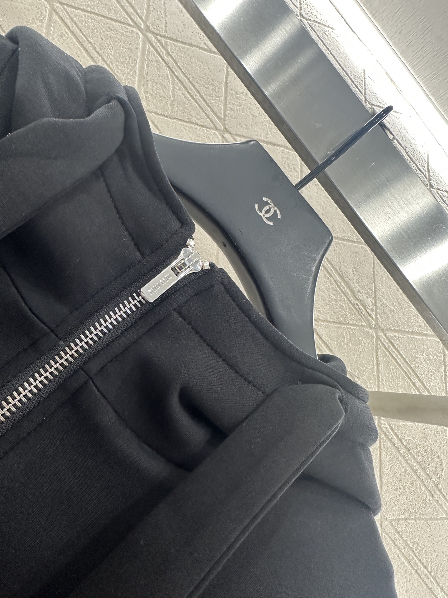 ♥Miumi*♥2025新品上架 廓形织带连帽外套定制YB进口空气棉材质 舒适透气 挺括有型 连帽拉链外