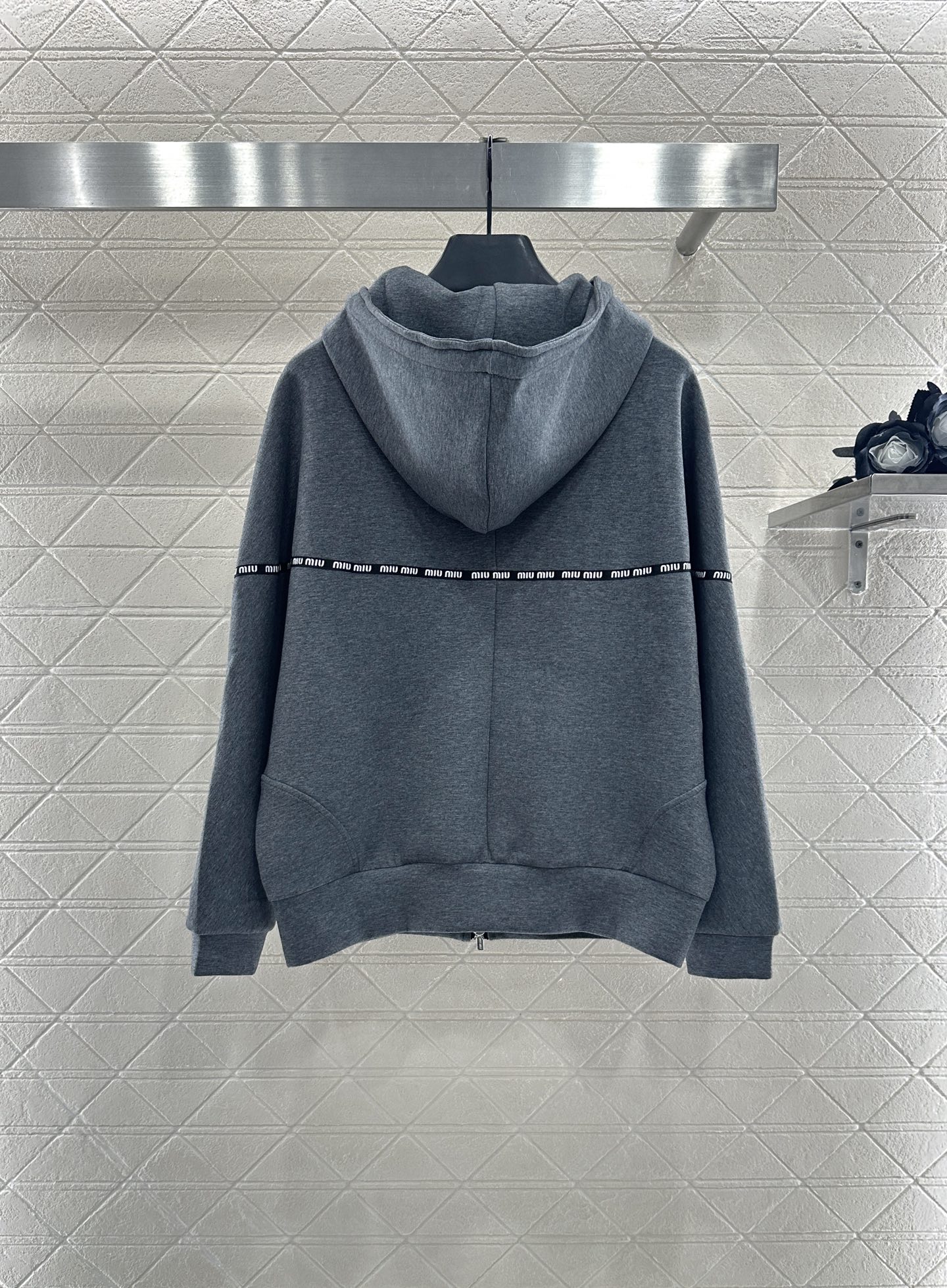 ♥Miumi*♥2025新品上架 廓形织带连帽外套定制YB进口空气棉材质 舒适透气 挺括有型 连帽拉链外