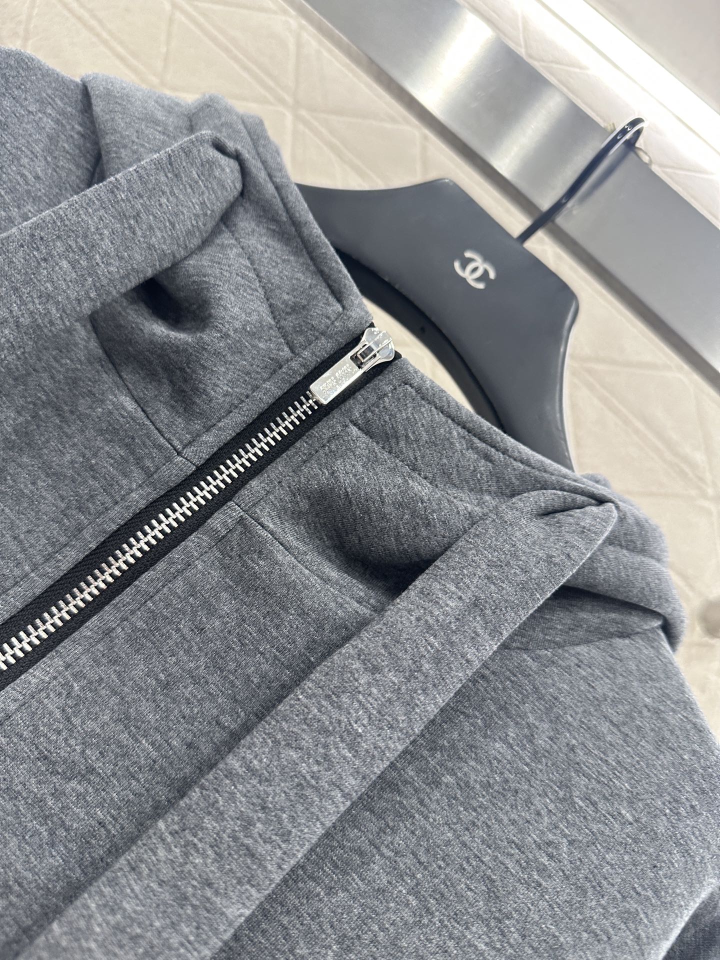 ♥Miumi*♥2025新品上架 廓形织带连帽外套定制YB进口空气棉材质 舒适透气 挺括有型 连帽拉链外