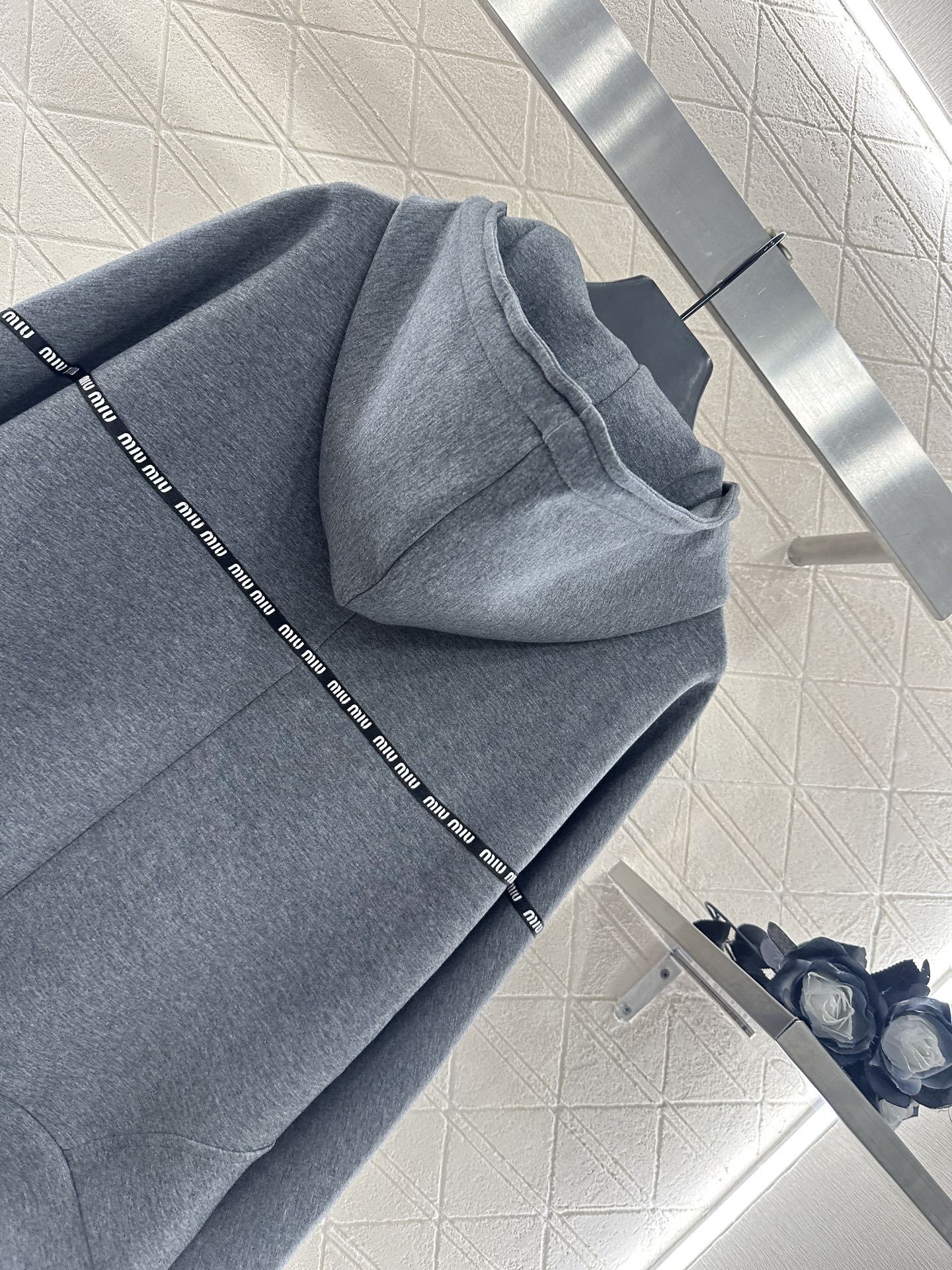 ♥Miumi*♥2025新品上架 廓形织带连帽外套定制YB进口空气棉材质 舒适透气 挺括有型 连帽拉链外