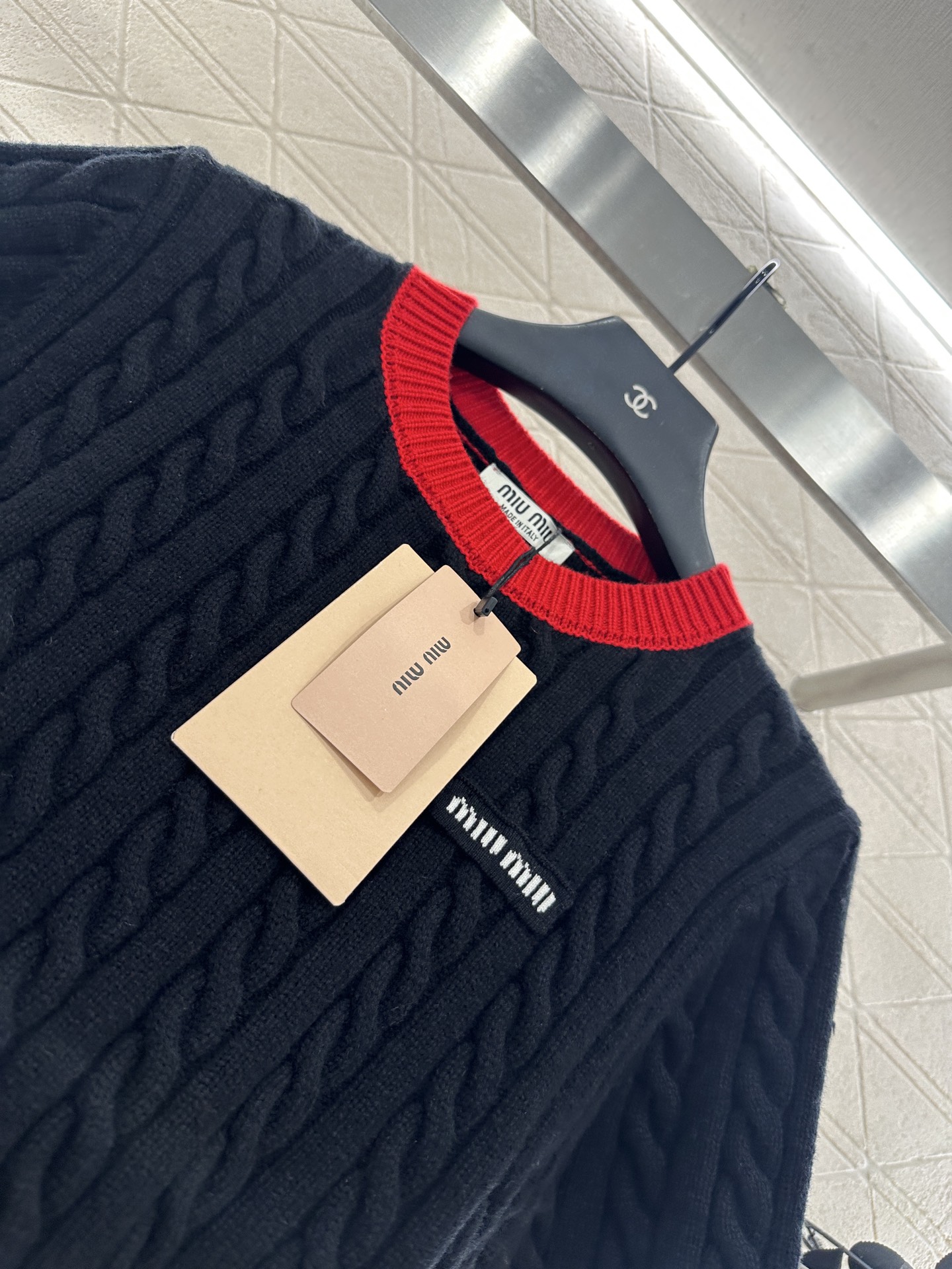 ♥Miumi*♥2025新品上架 撞色麻花字母针织短袖定制YB羊毛纱线织造 质感高级 舒适柔软 圆领针织