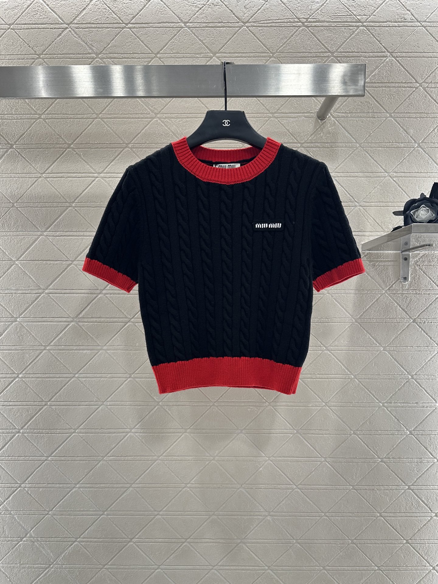 ♥Miumi*♥2025新品上架 撞色麻花字母针织短袖定制YB羊毛纱线织造 质感高级 舒适柔软 圆领针织