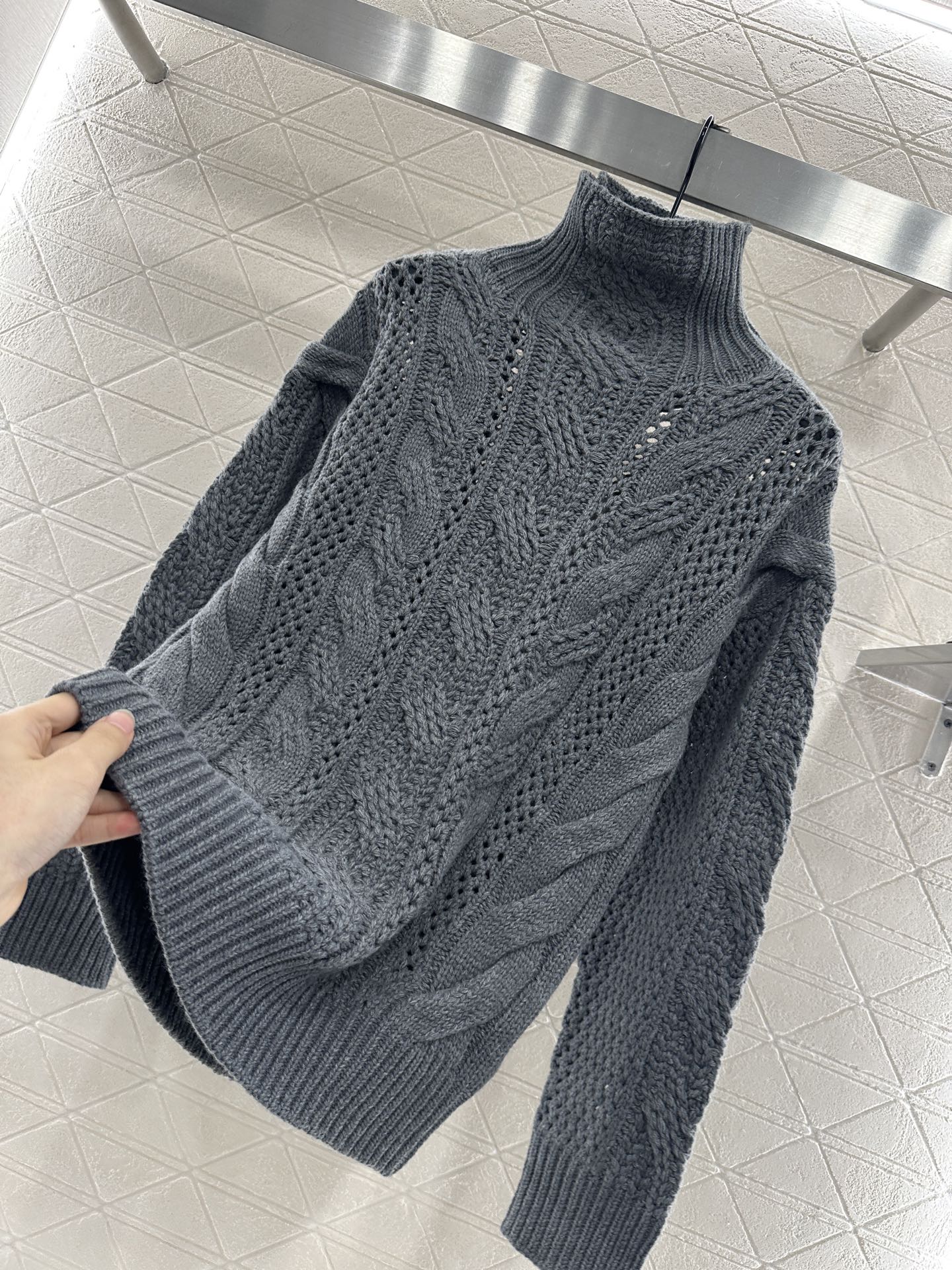 ♥MaxMar*♥2025新品上架 高领镂空钩花长袖毛衣定制YB羊绒羊毛针织材质 舒适有型 质感十足 高