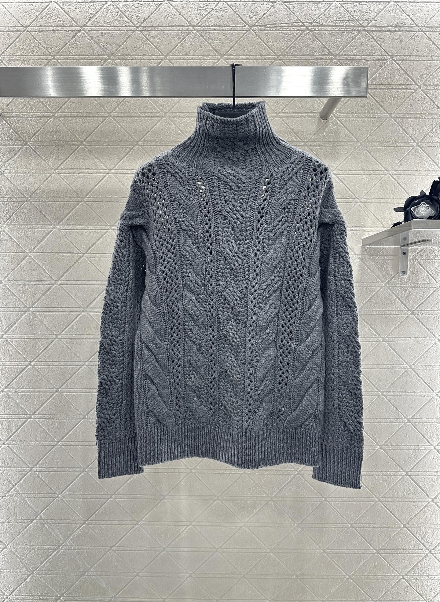 ♥MaxMar*♥2025新品上架 高领镂空钩花长袖毛衣定制YB羊绒羊毛针织材质 舒适有型 质感十足 高