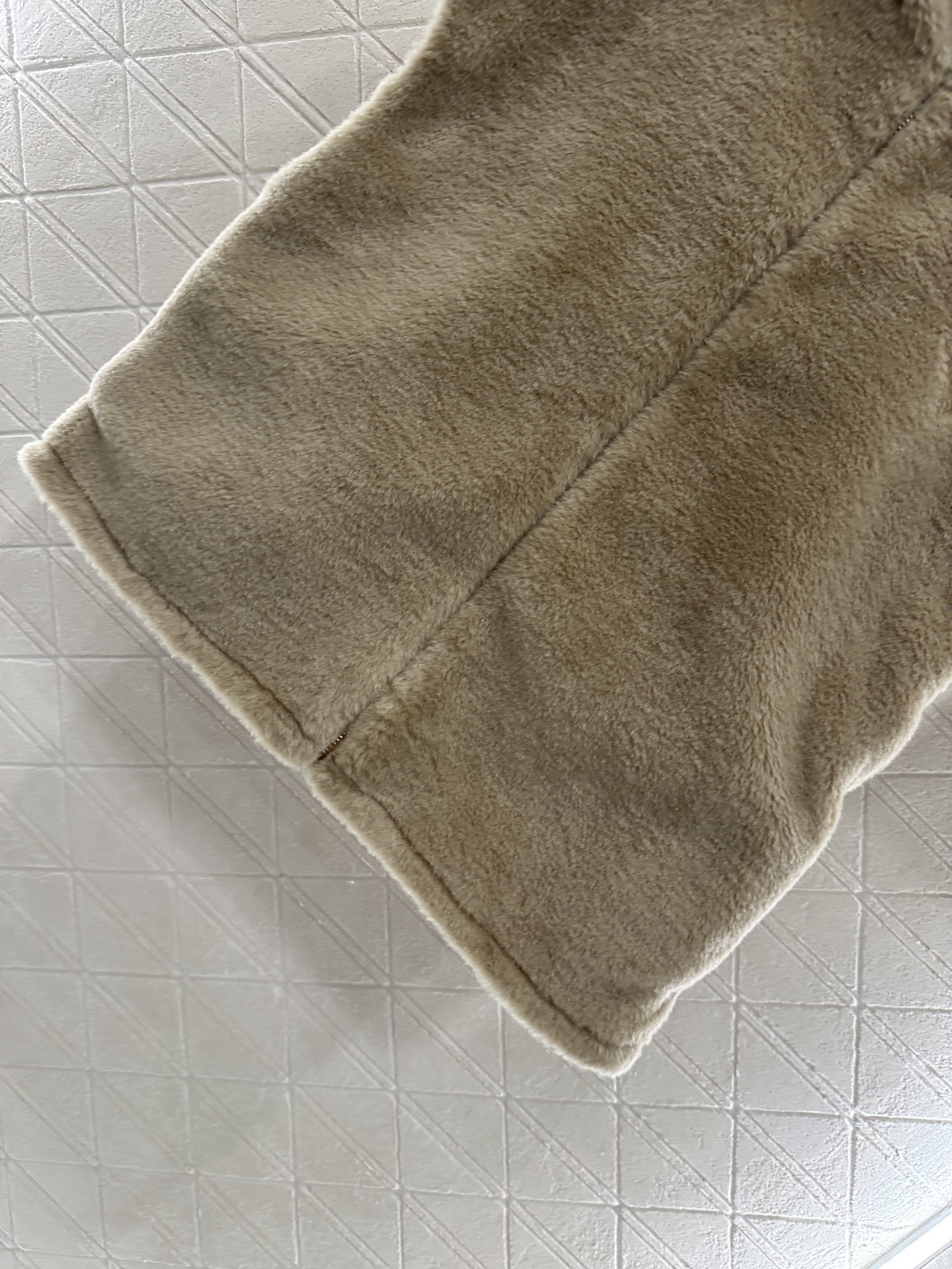 ♥Prad*♥2025新品上架 两面穿皮草毛马甲定制YB进口羊毛材质 毛量充足 防风御寒 轻便穿脱 连帽