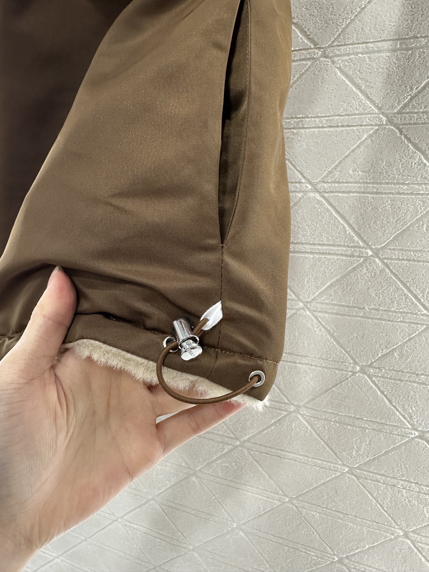 ♥Prad*♥2025新品上架 两面穿皮草毛马甲定制YB进口羊毛材质 毛量充足 防风御寒 轻便穿脱 连帽