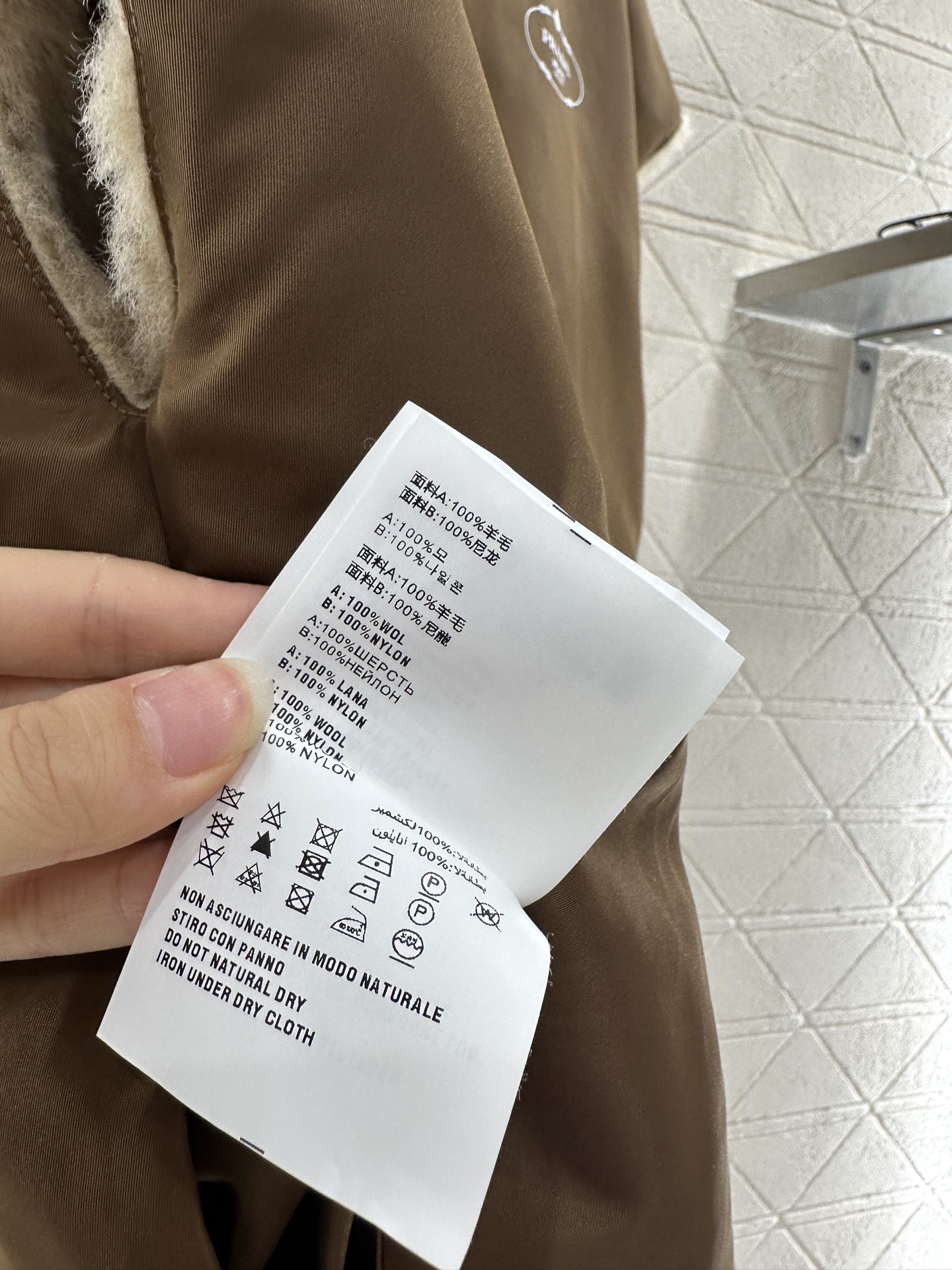 ♥Prad*♥2025新品上架 两面穿皮草毛马甲定制YB进口羊毛材质 毛量充足 防风御寒 轻便穿脱 连帽