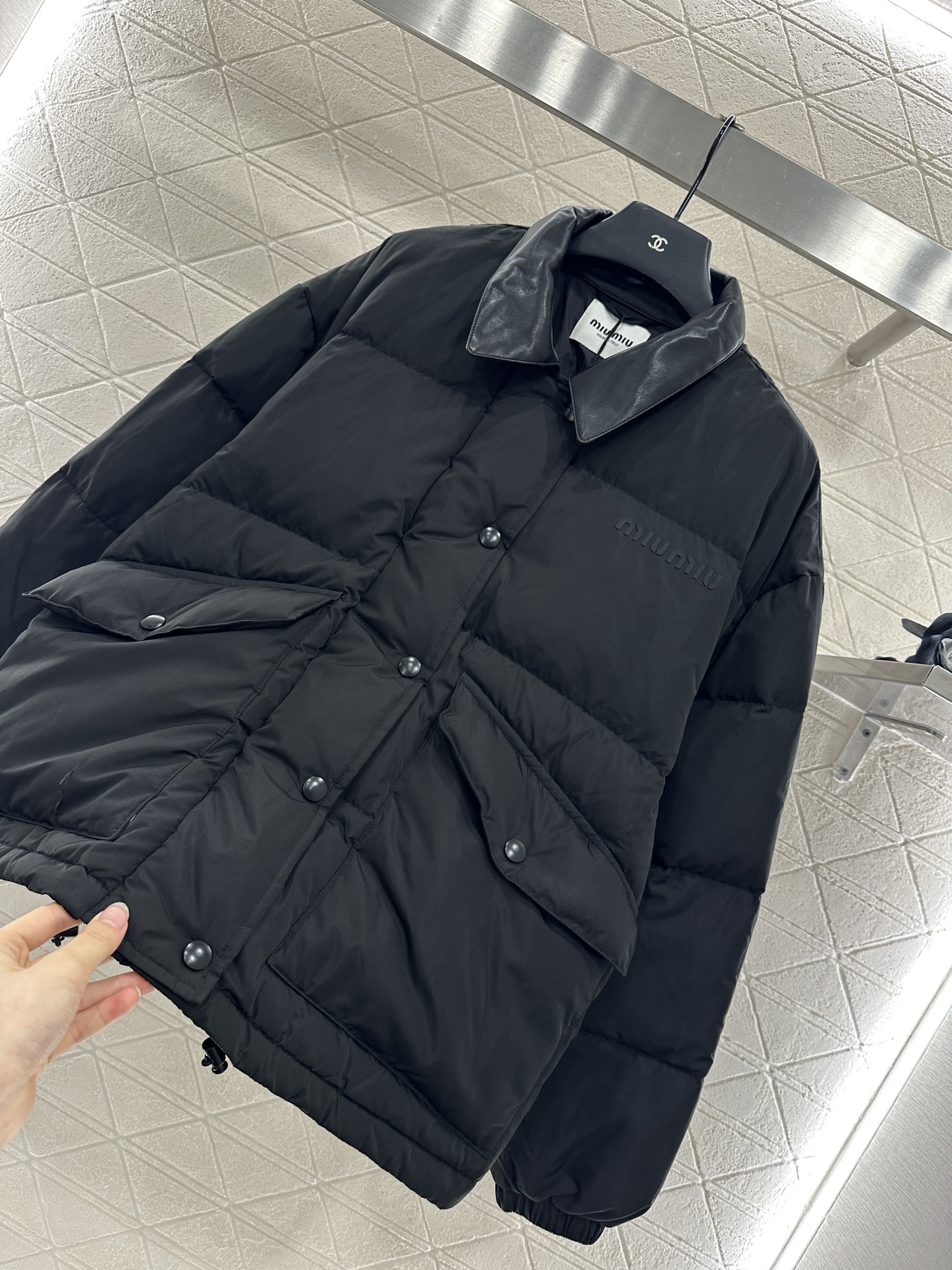 ♥Miumi*♥2025新品上架 拼皮翻领夹克羽绒服定制YB进口尼龙材质 防污防风 秋冬优选面料 翻领拉