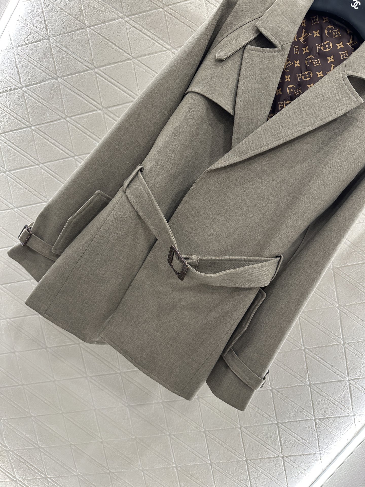 ♥Louis Vuitto*♥2025新品上架 翻领腰带中长款外套定制YB进口材质 质感品相绝佳 中长款