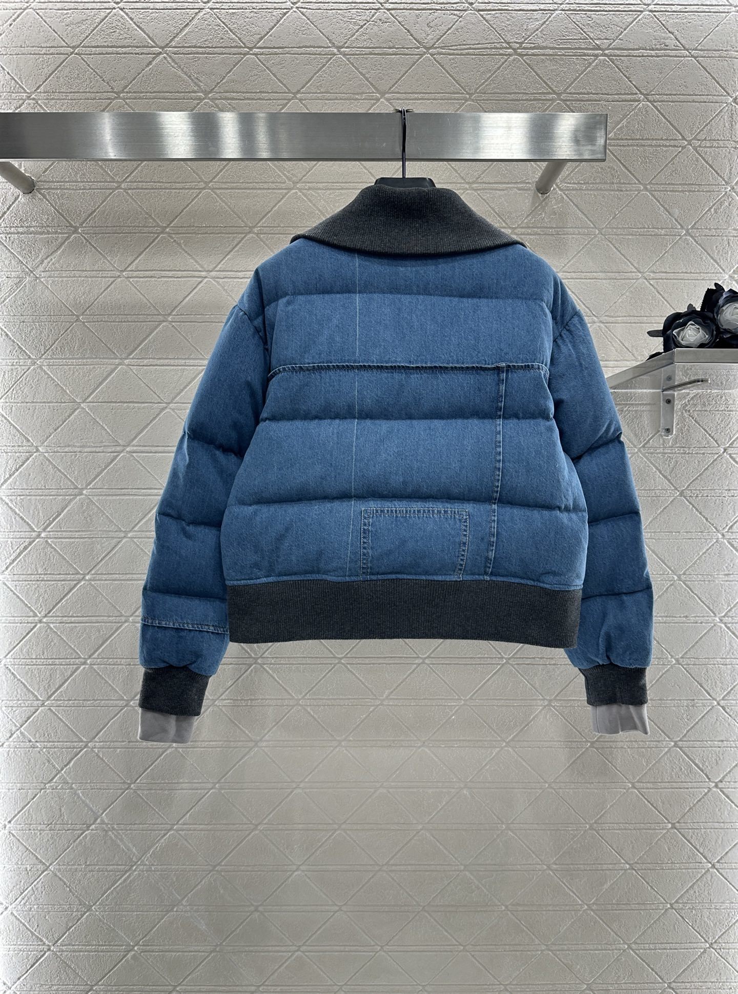 ♥Louis Vuitto*♥2025新品上架 牛仔翻领拉链夹克羽绒服定制YB斜纹棉牛仔材质 羽绒棉填充