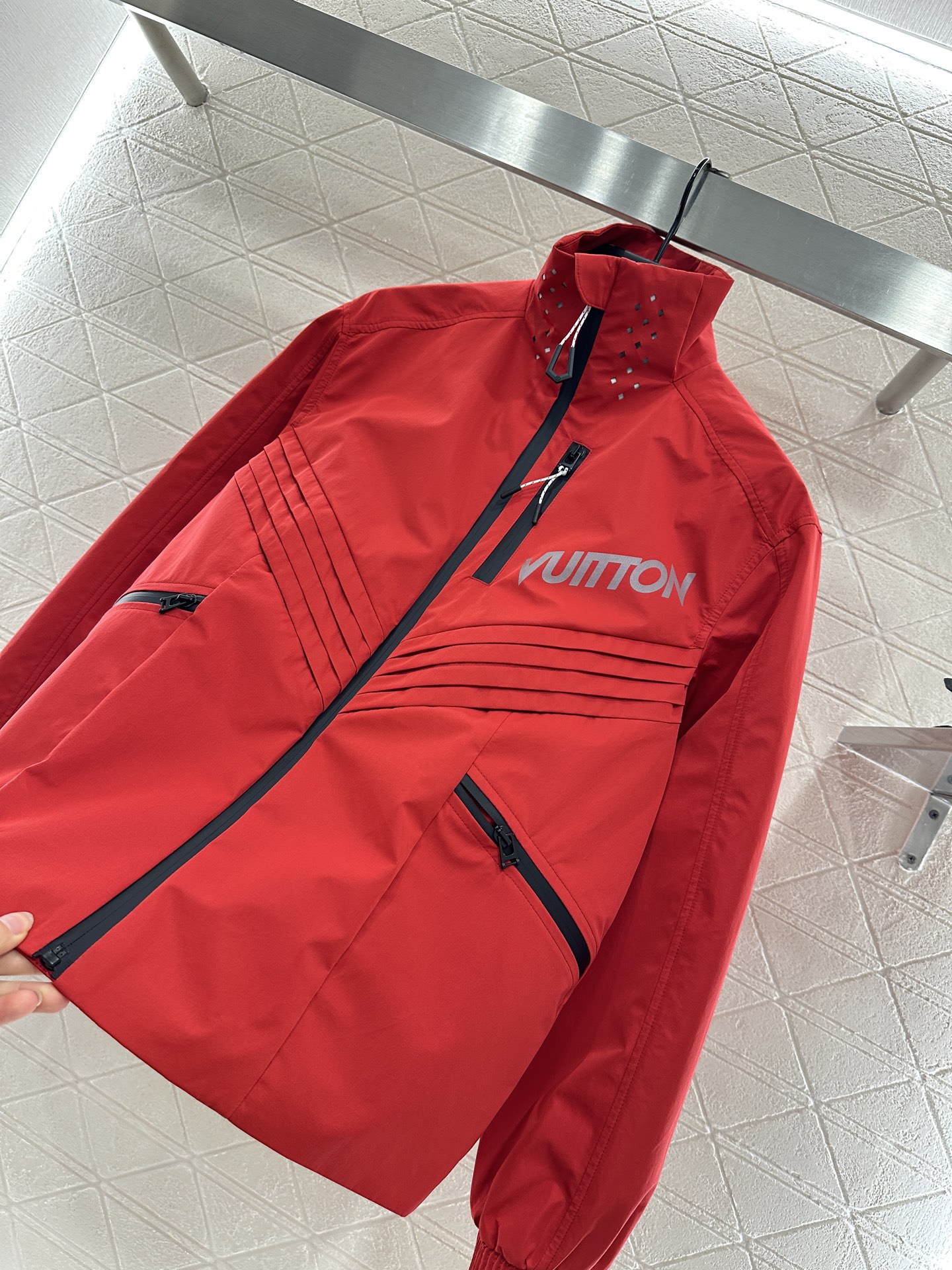 ♥Louis Vuitto*♥2025新品上架 时尚冲锋外套定制YB进口冲锋尼龙材质 质感高级 挺括有型