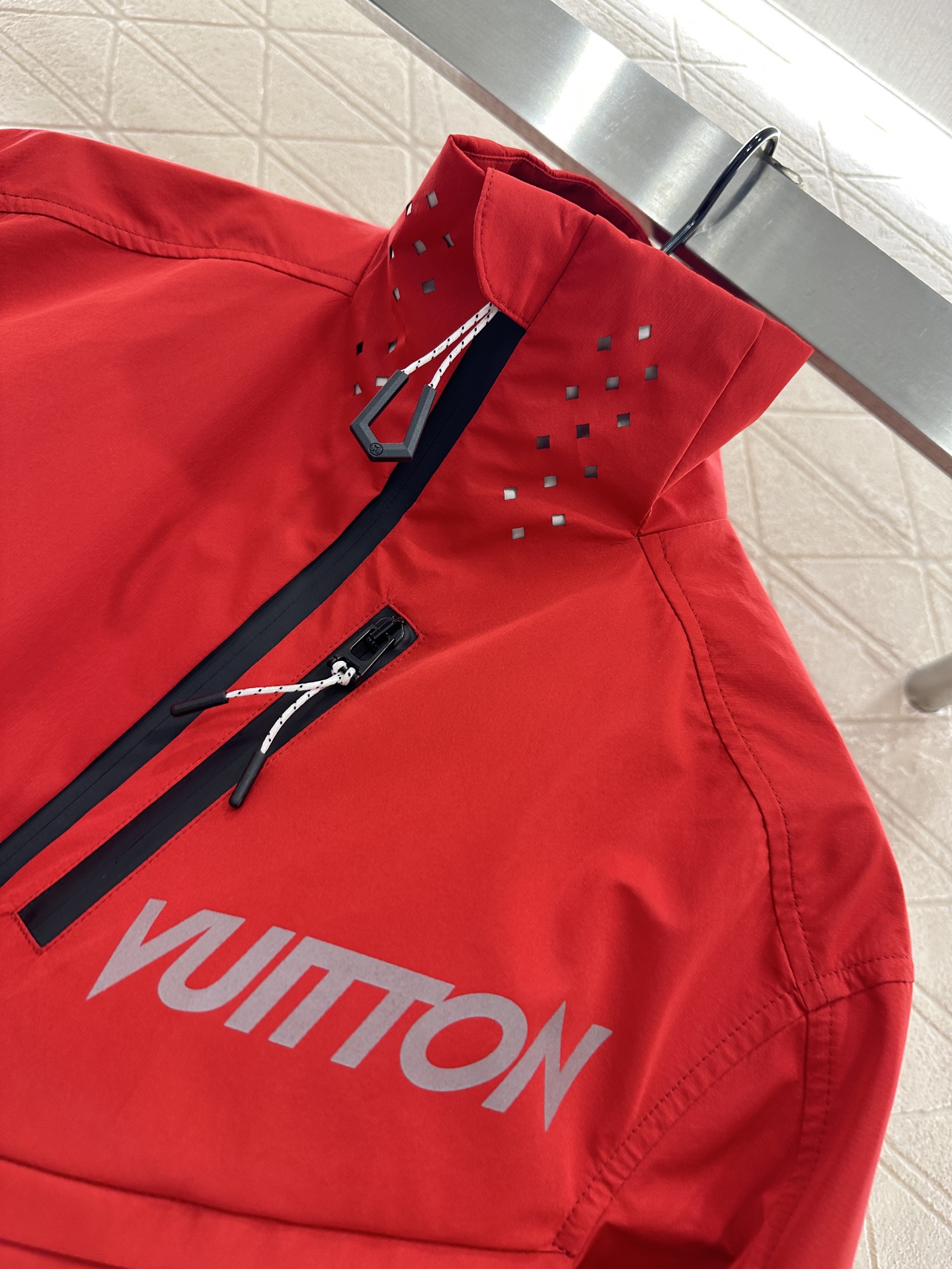 ♥Louis Vuitto*♥2025新品上架 时尚冲锋外套定制YB进口冲锋尼龙材质 质感高级 挺括有型