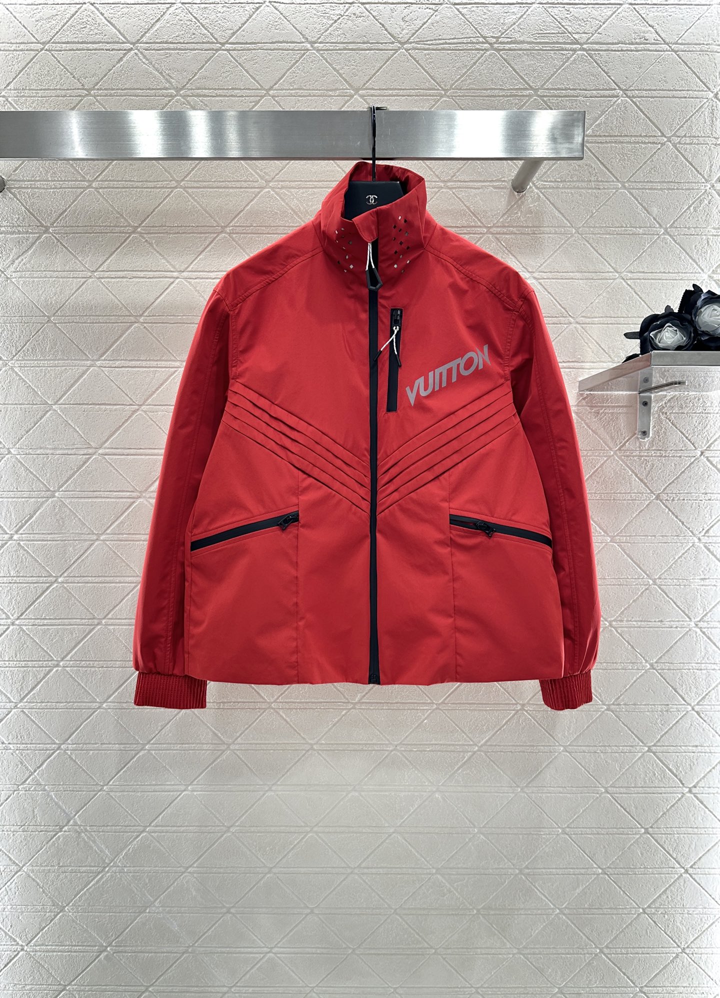 ♥Louis Vuitto*♥2025新品上架 时尚冲锋外套定制YB进口冲锋尼龙材质 质感高级 挺括有型