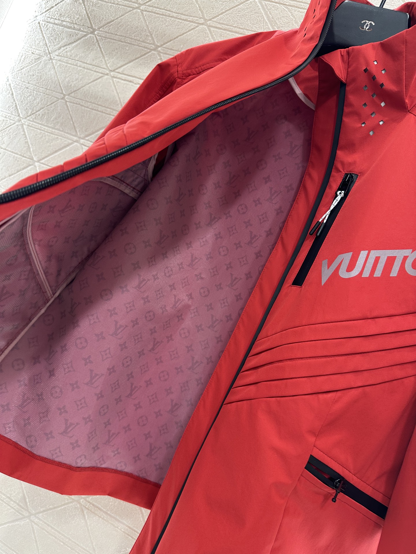 ♥Louis Vuitto*♥2025新品上架 时尚冲锋外套定制YB进口冲锋尼龙材质 质感高级 挺括有型