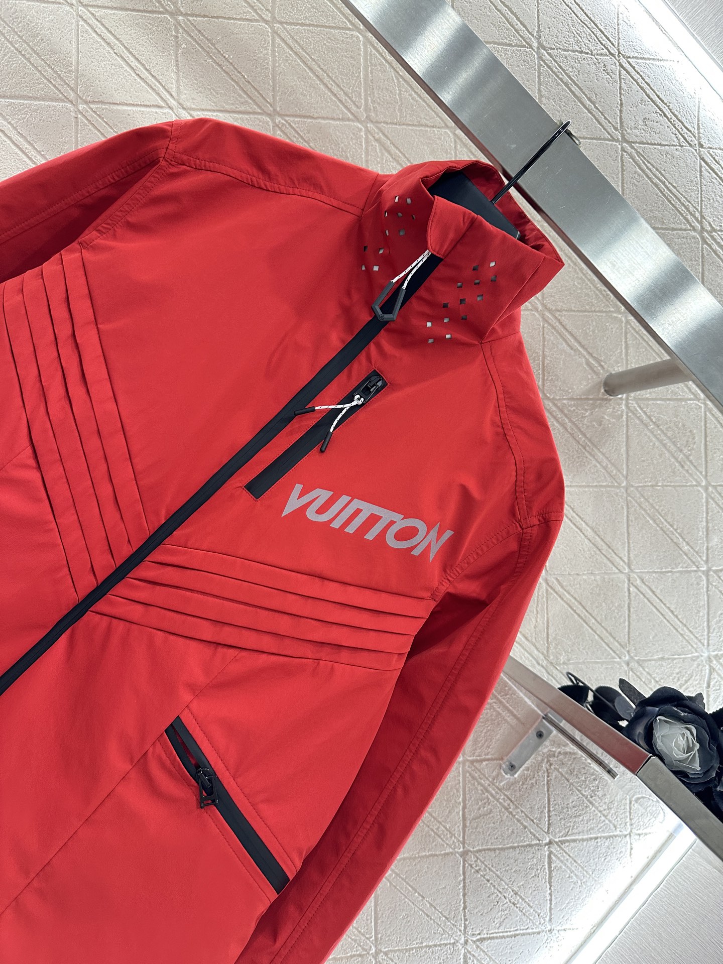 ♥Louis Vuitto*♥2025新品上架 时尚冲锋外套定制YB进口冲锋尼龙材质 质感高级 挺括有型